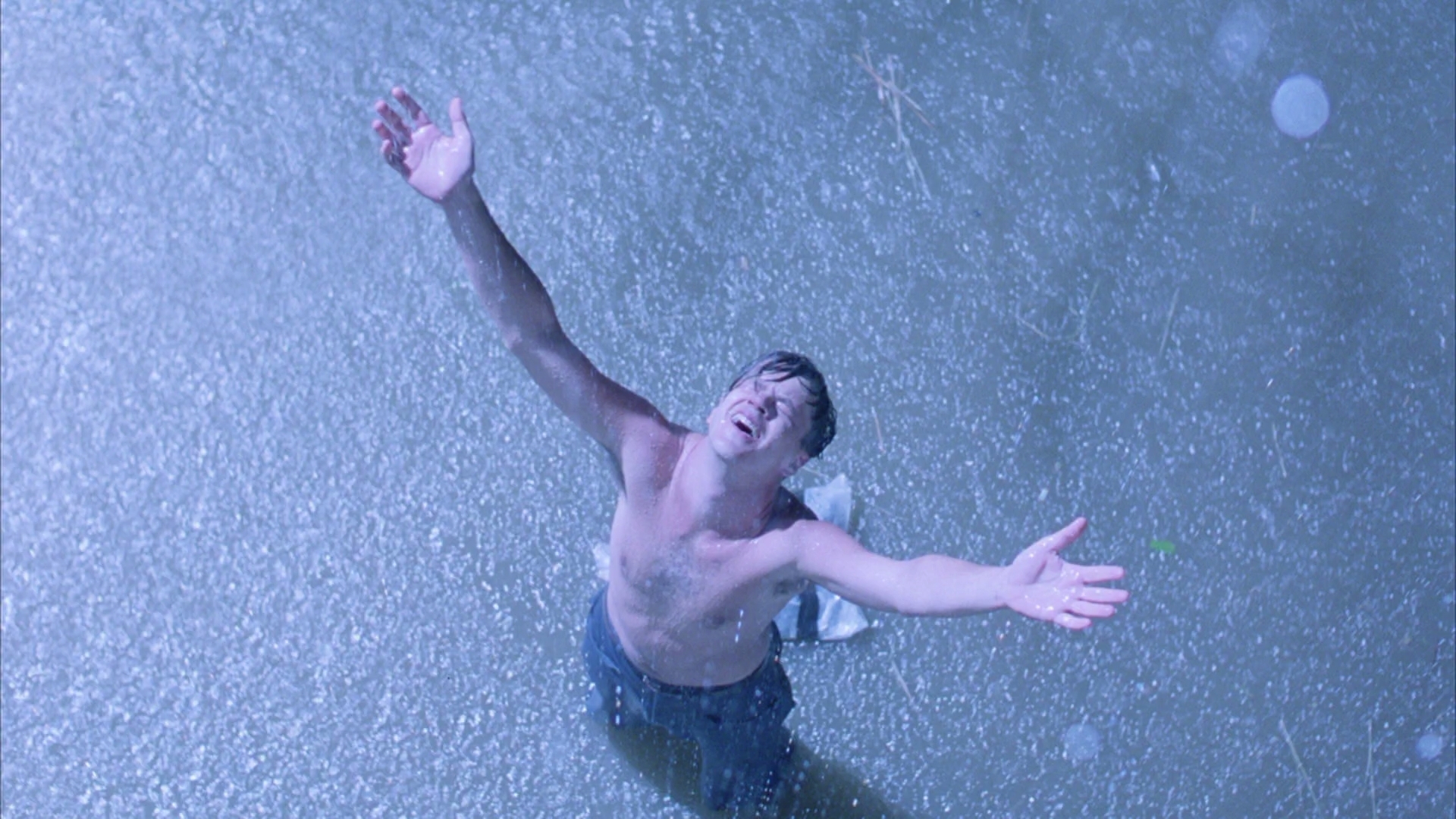 Tim Robbins in the rain HD Wallpaper