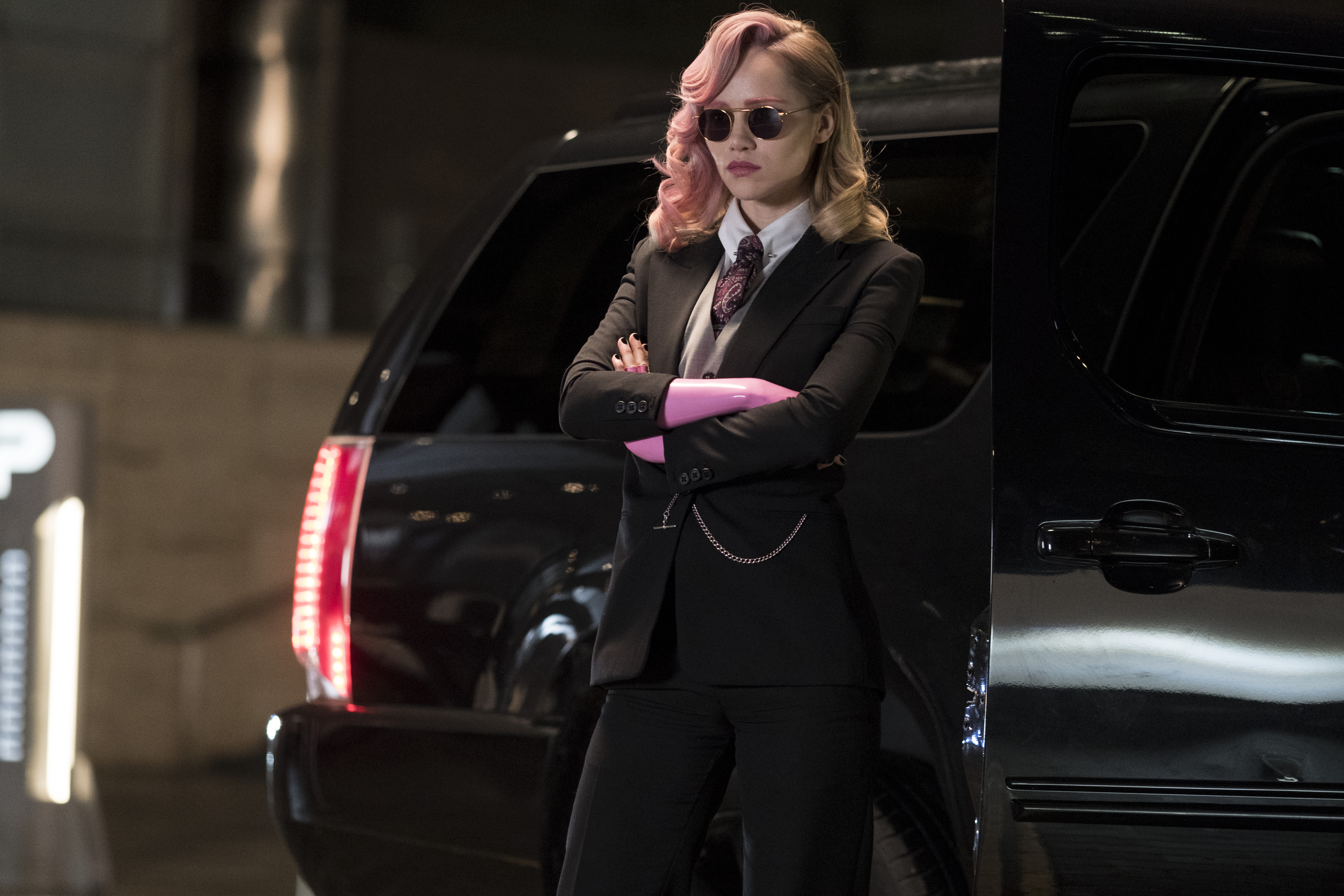 Suki Waterhouse in a black suit HD Wallpaper