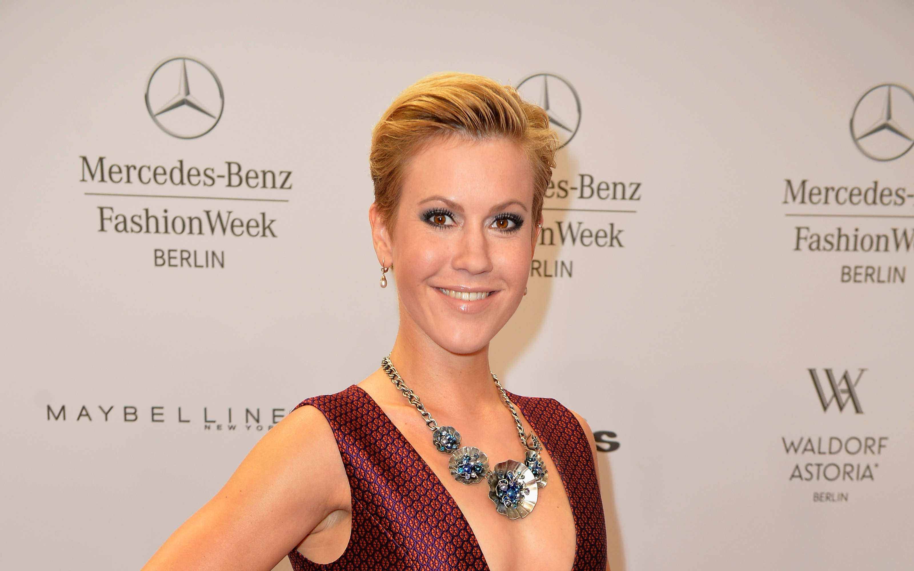 Wolke Hegenbarth at Mercedes-Benz Fashion Week Berlin HD Wallpaper