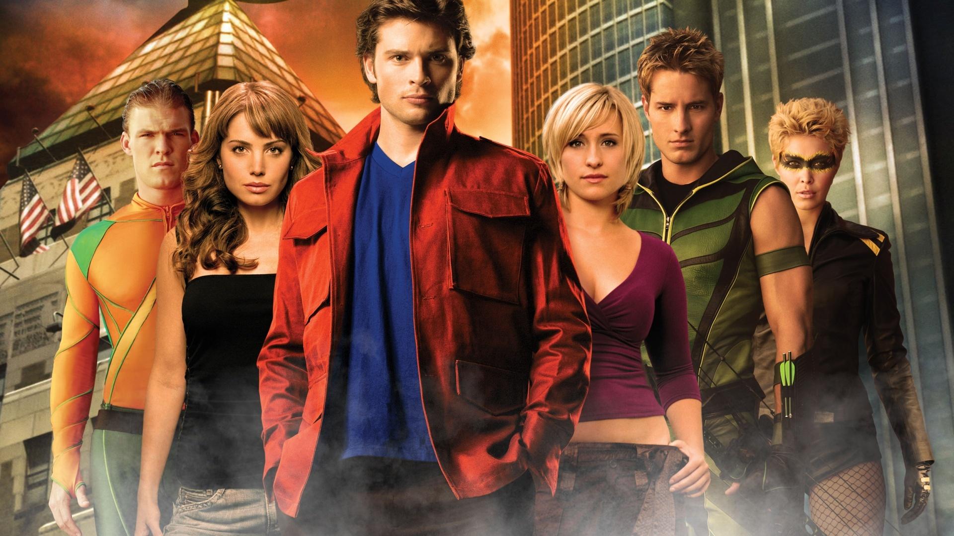 Smallville characters Tom Welling, Justin Hartley, Erica Durance, Allison Mack, Laura Vandervoort, Aaron Ashmore HD Wallpaper