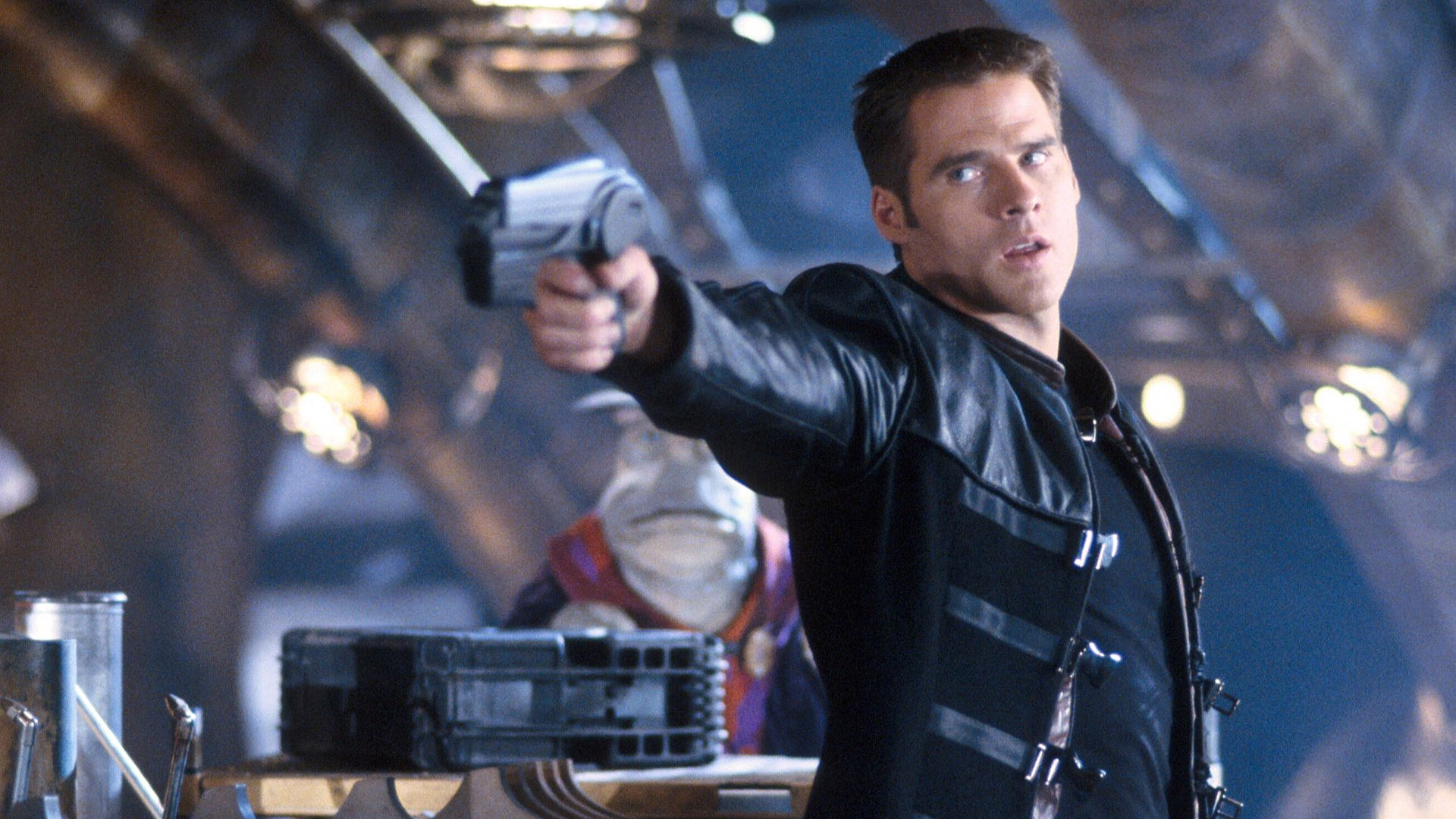 Ben Browder from Farscape holding a gun HD Wallpaper