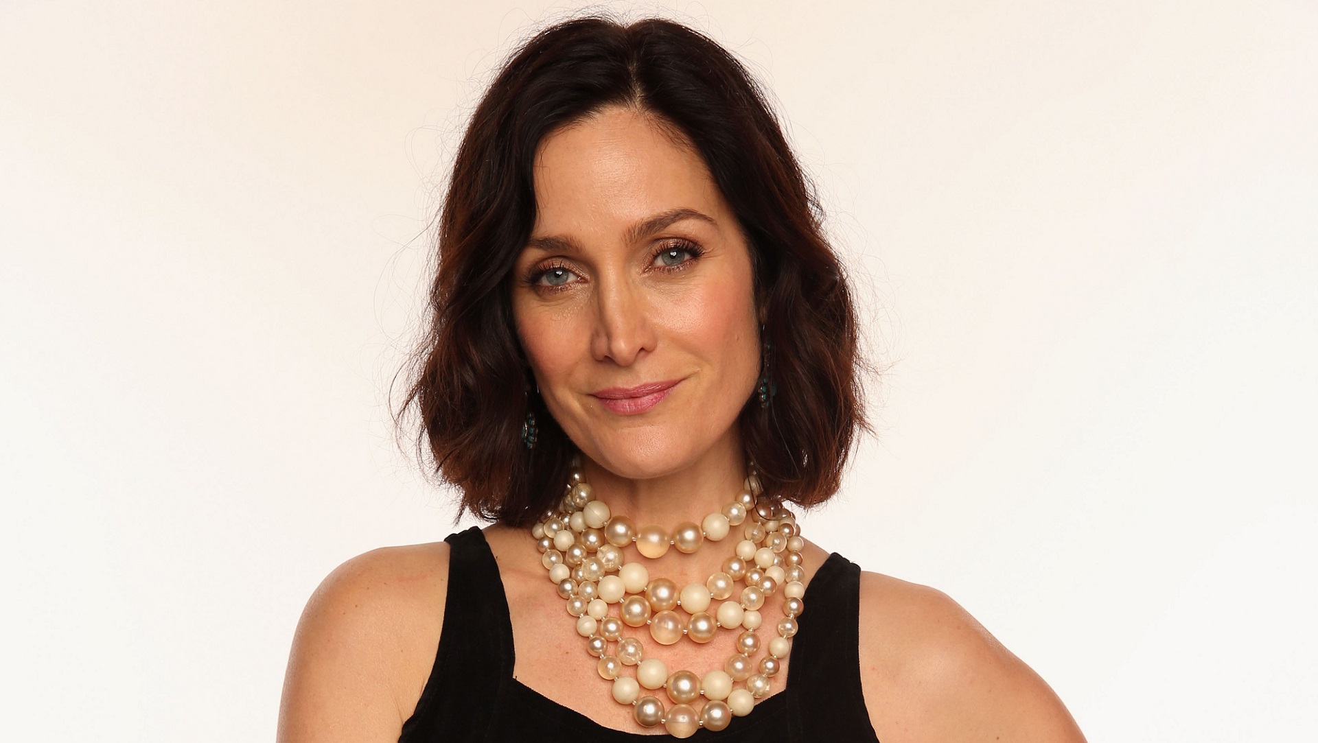 Carrie-Anne Moss HD Wallpaper