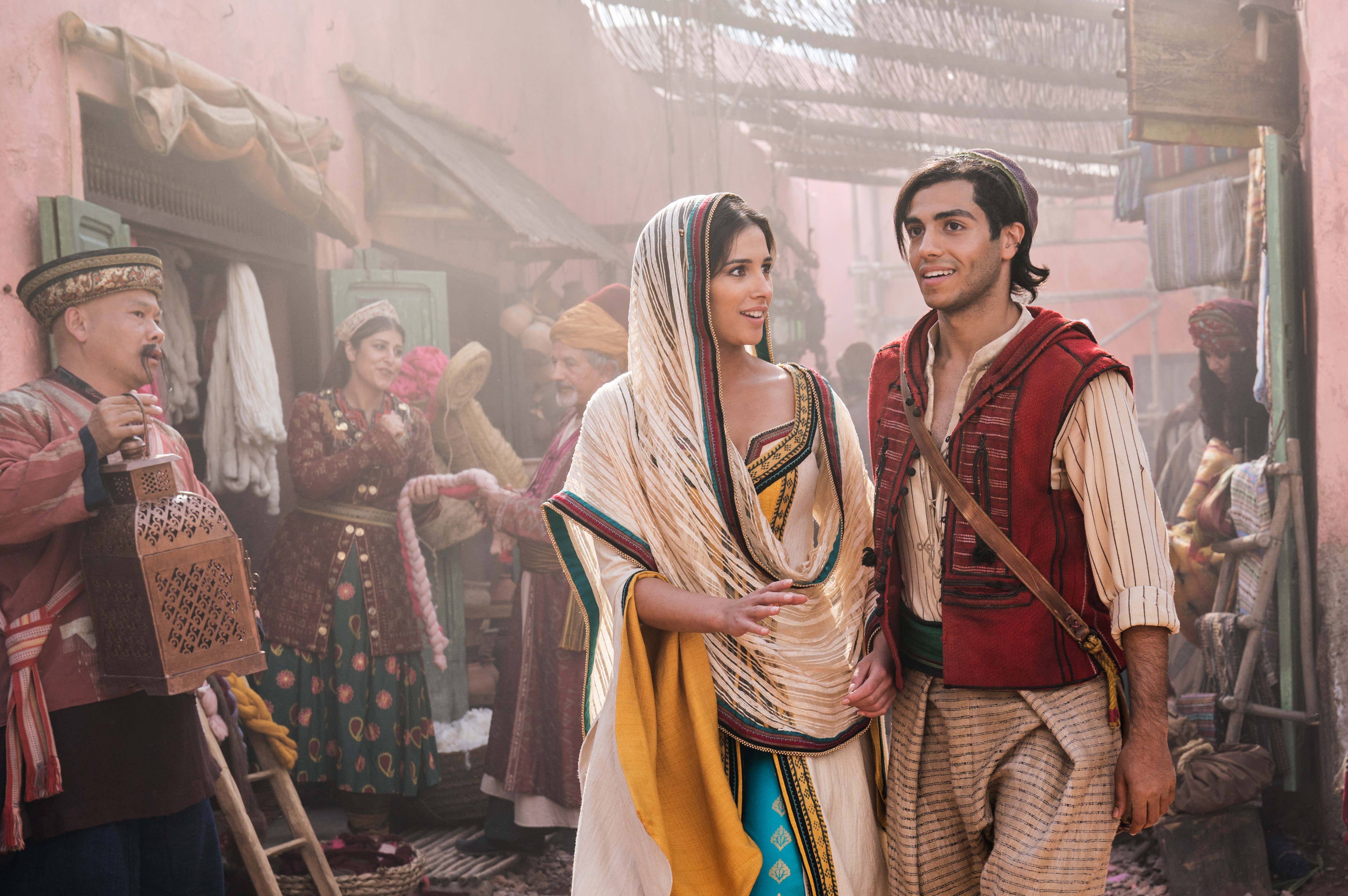 Aladdin and Jasmine in a marketplace HD Wallpaper