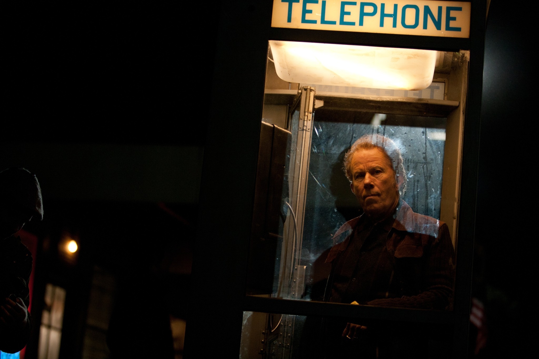Tom Waits in a telephone booth HD Wallpaper