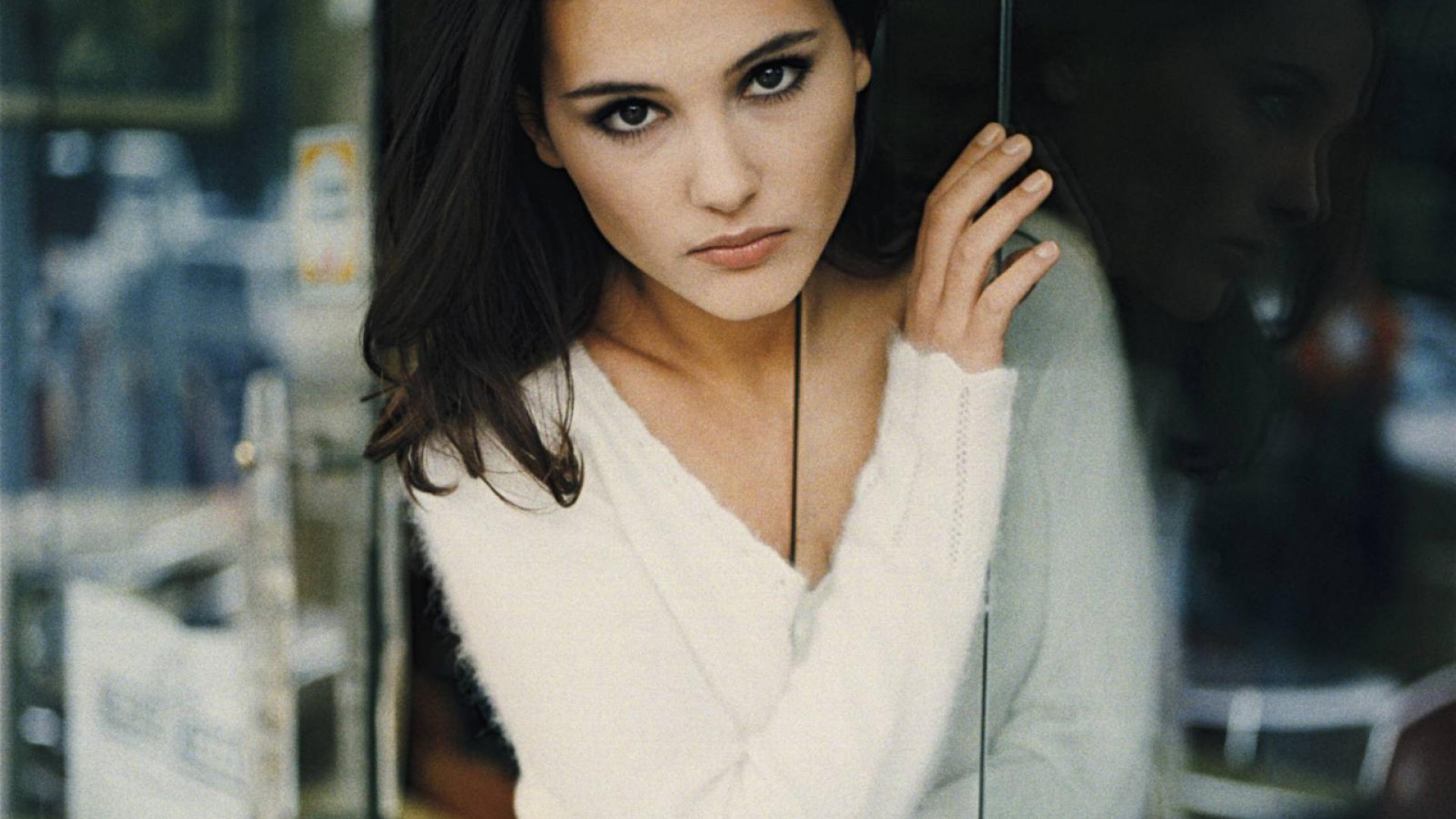 Virginie Ledoyen HD Wallpaper
