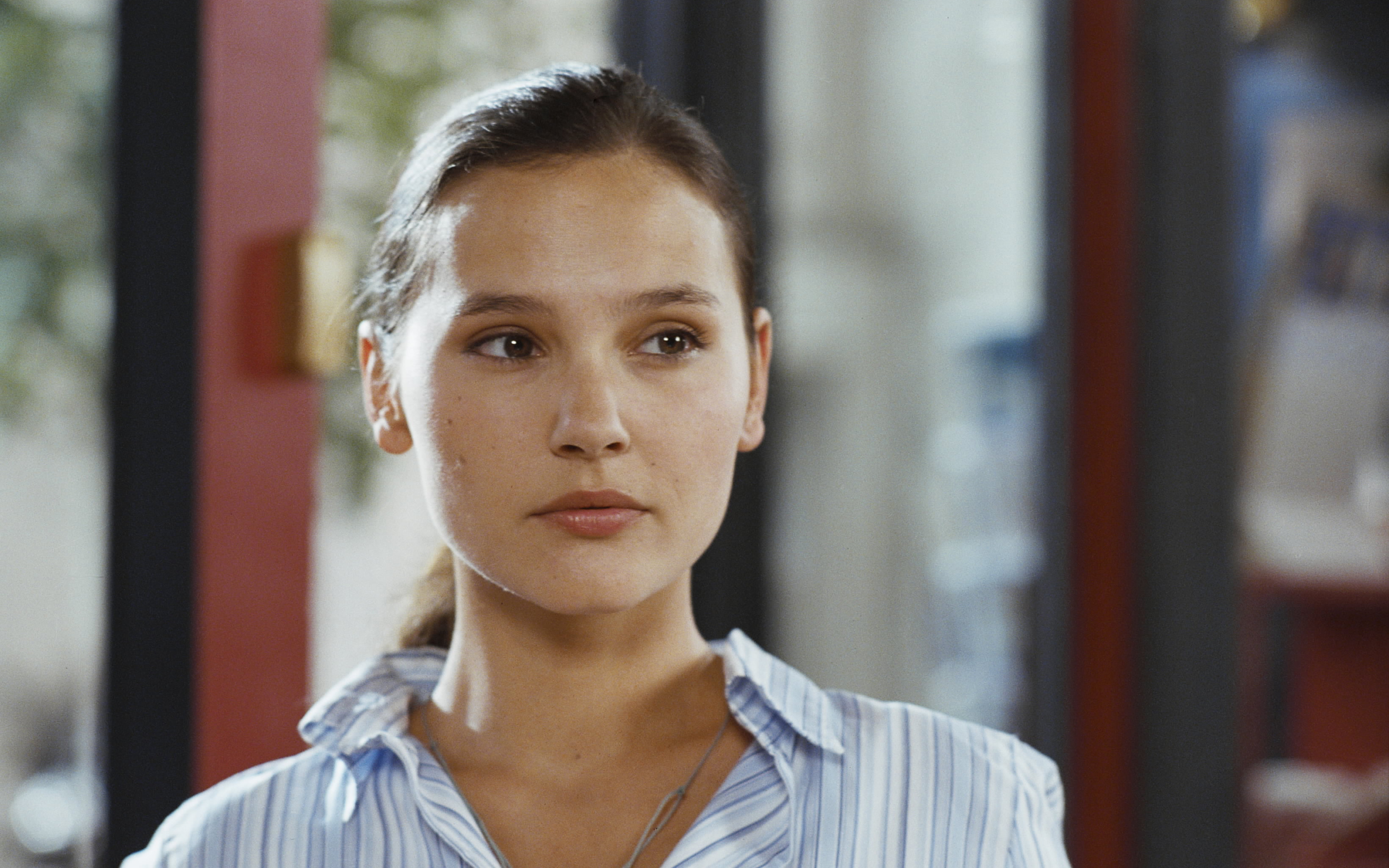 Virginie Ledoyen HD Wallpaper