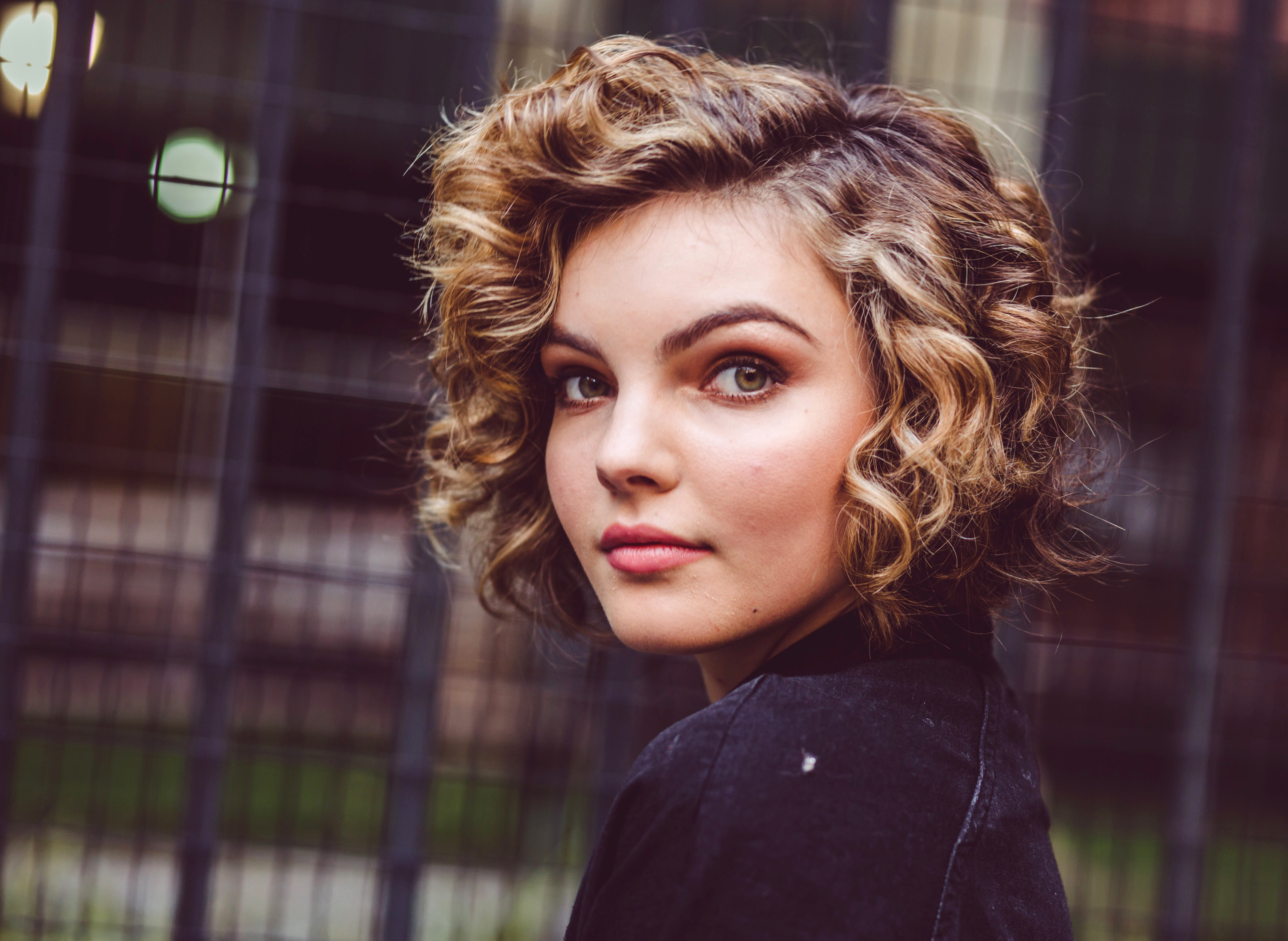 Camren Bicondova HD Wallpaper