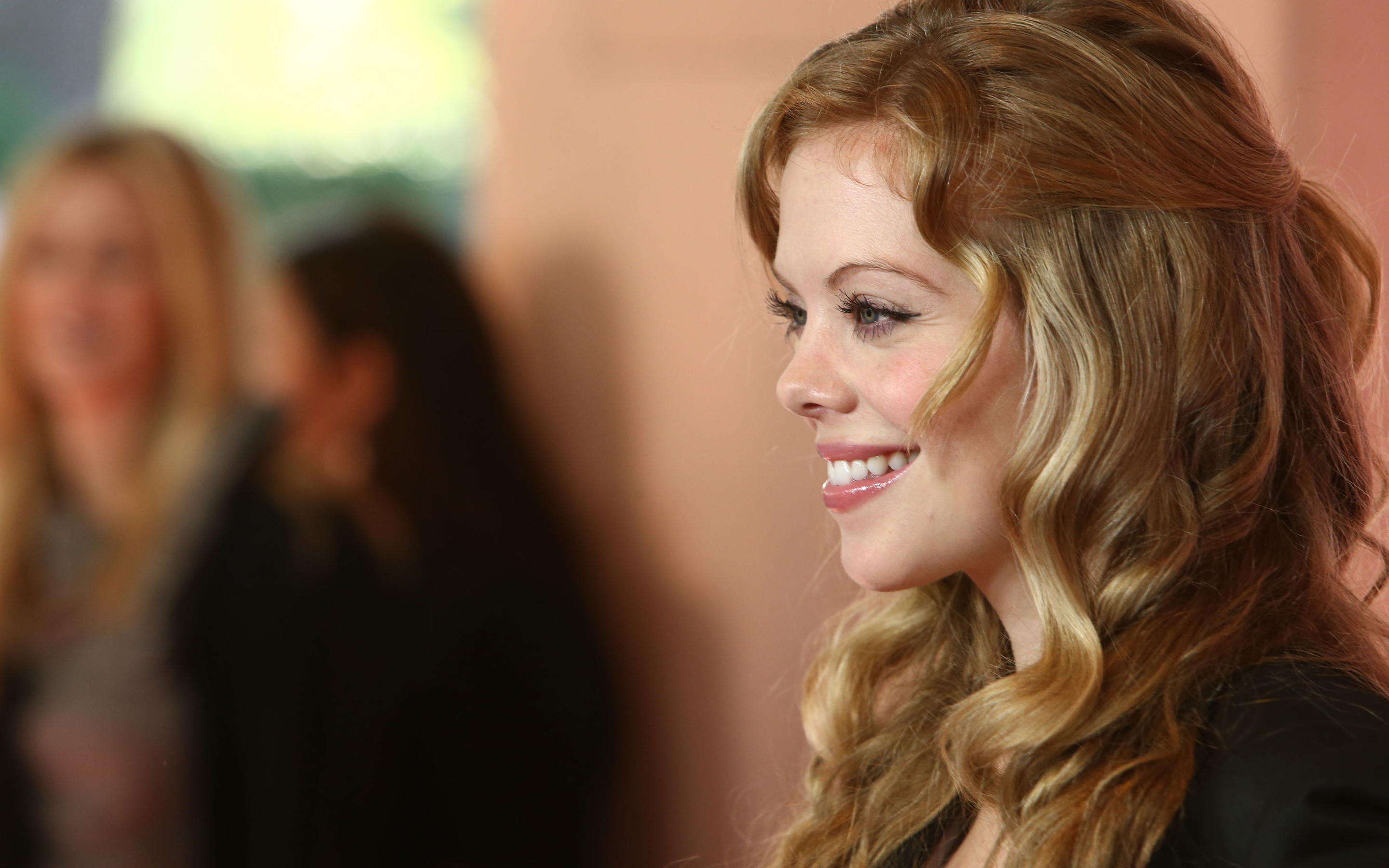Dreama Walker HD Wallpaper
