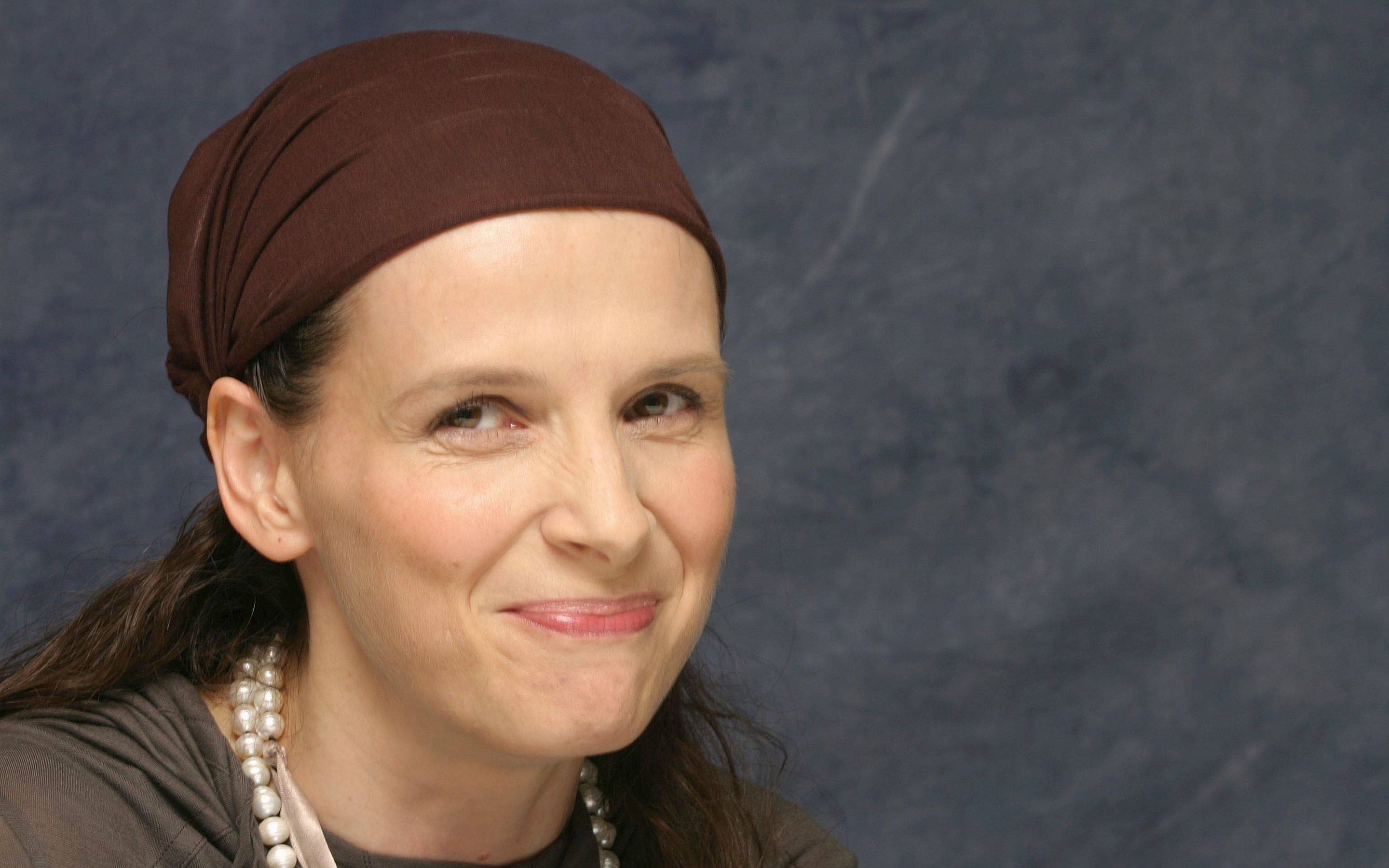 Juliette Binoche HD Wallpaper