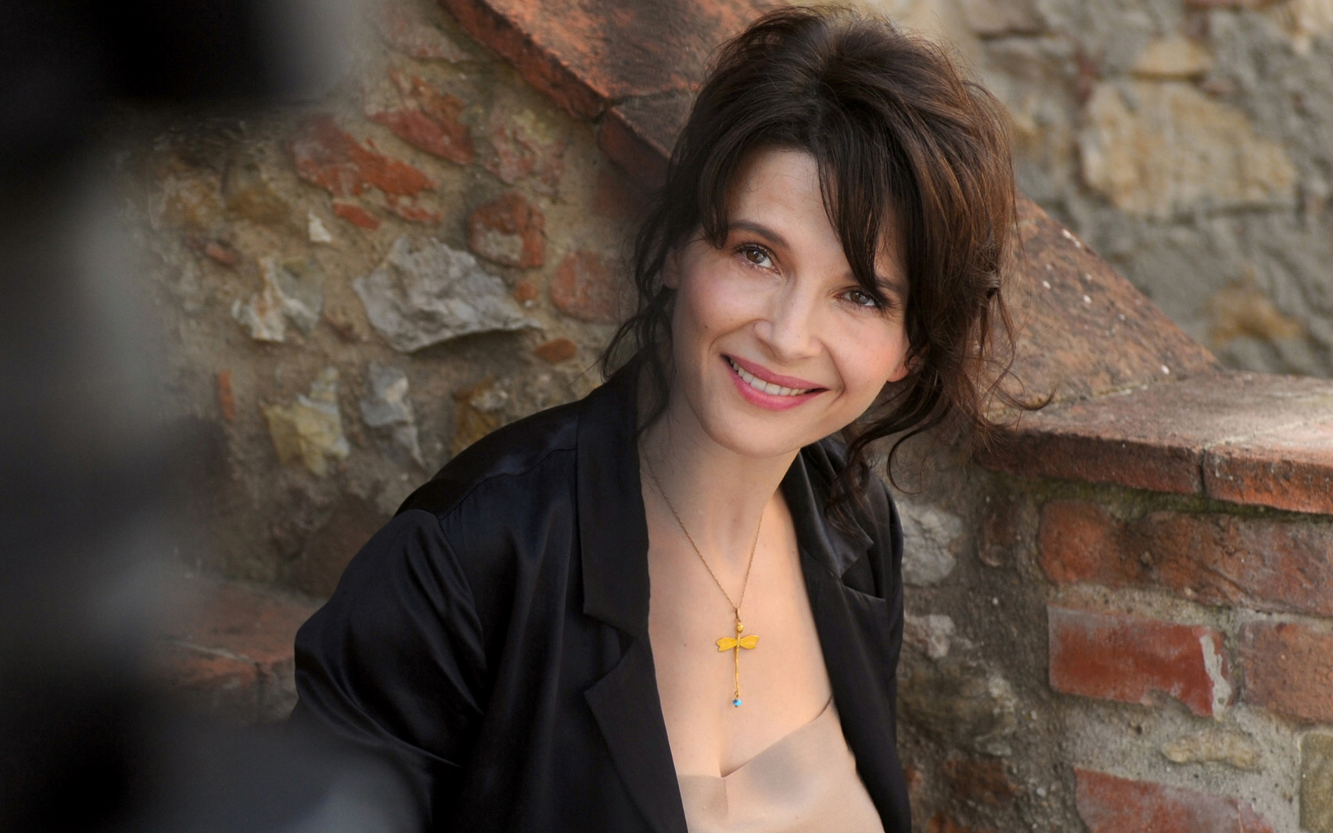 Juliette Binoche wearing a black jacket and necklace HD Wallpaper