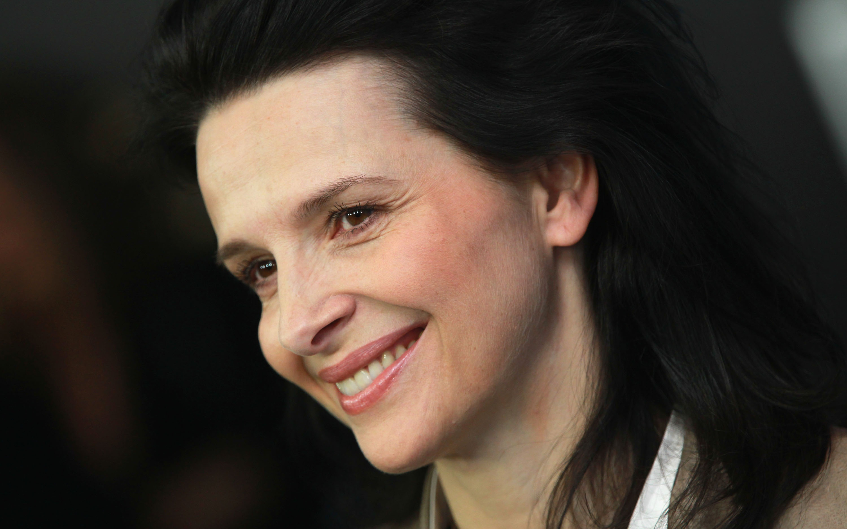 Juliette Binoche HD Wallpaper