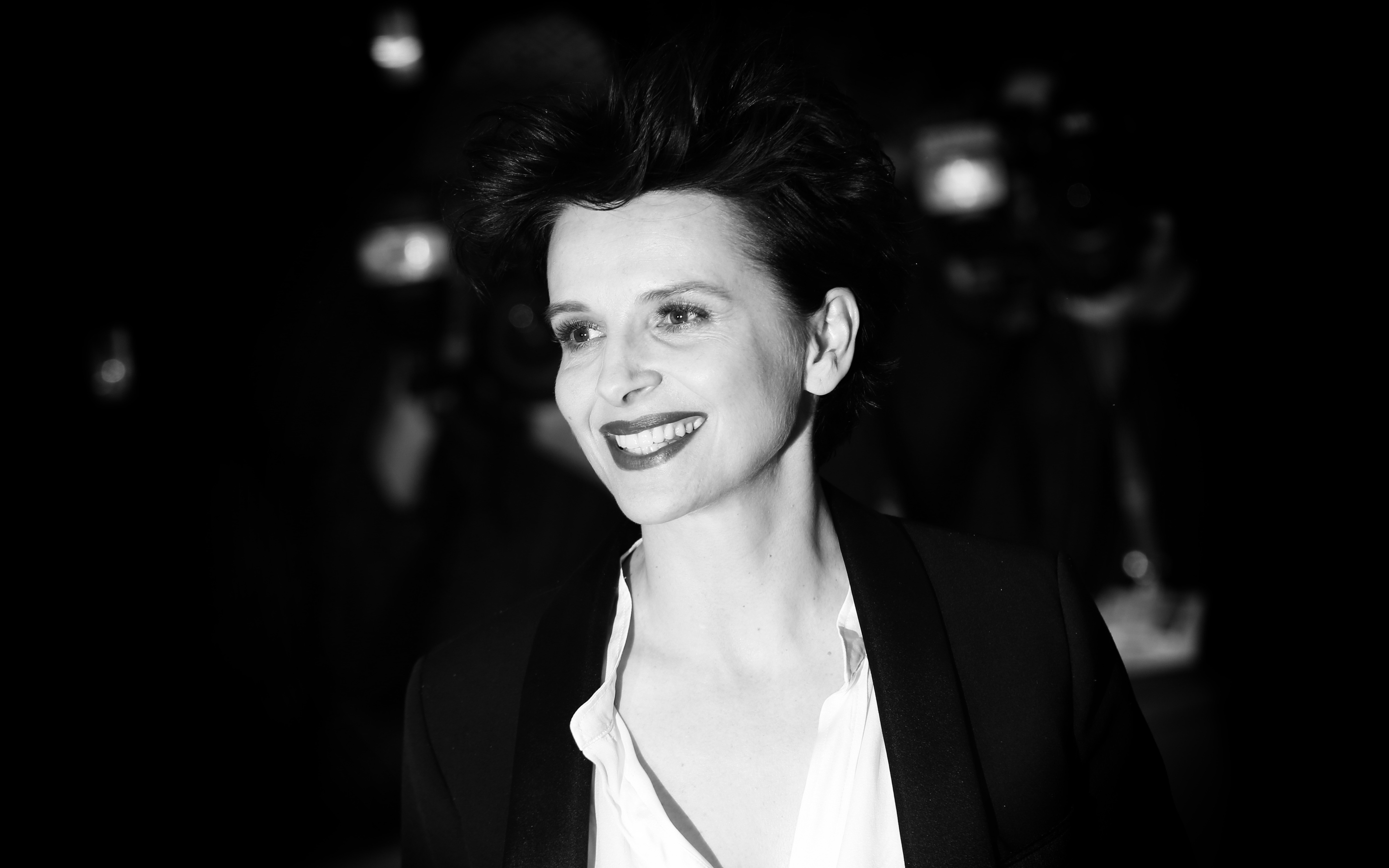 Juliette Binoche HD Wallpaper