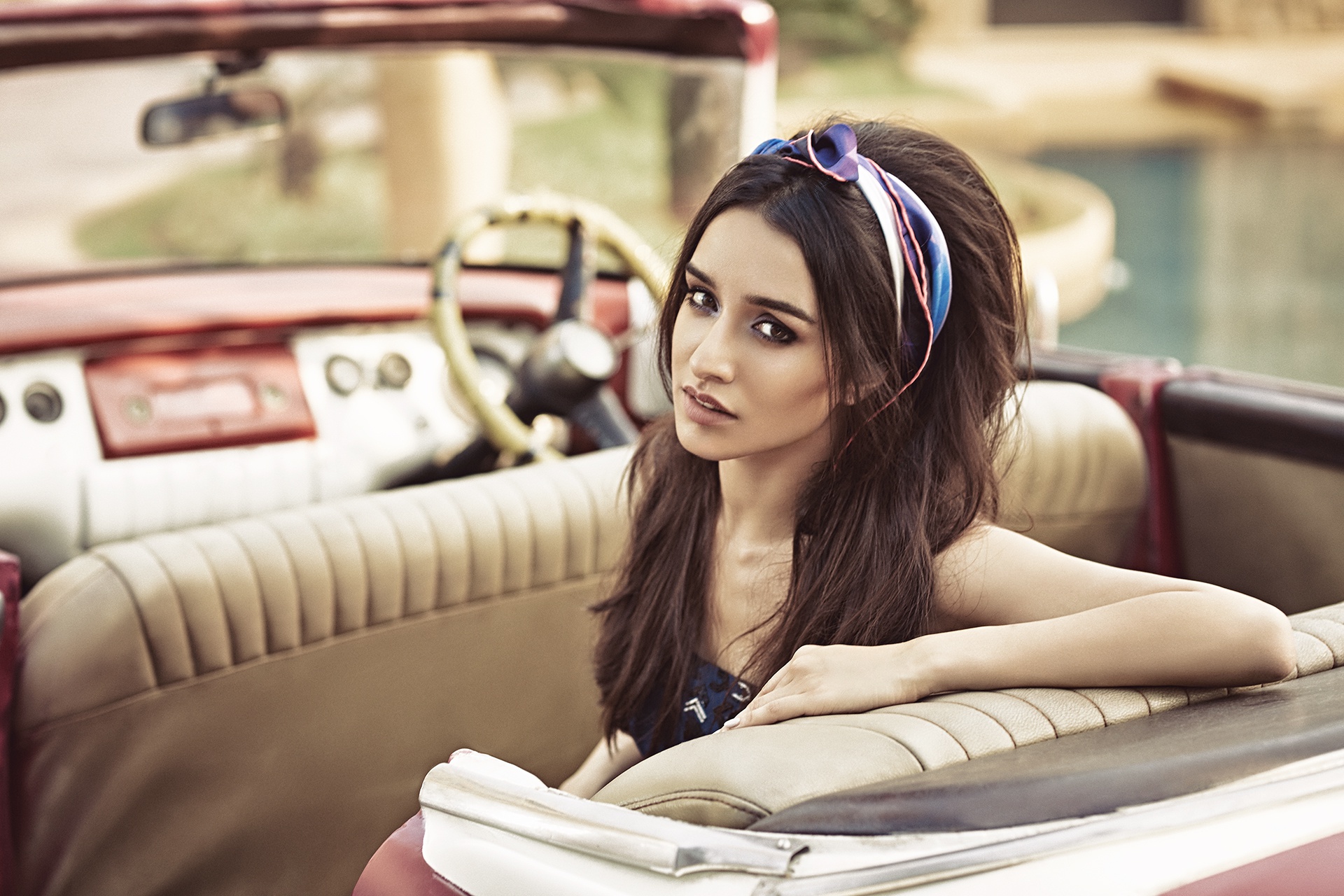 Shraddha Kapoor in a vintage convertible car HD Wallpaper