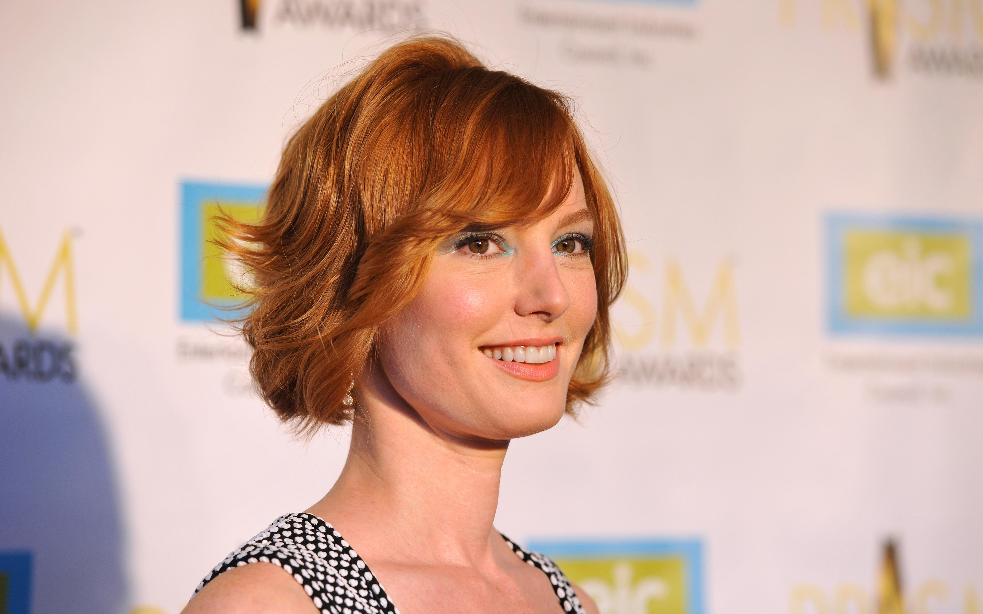 Alicia Witt at an awards event HD Wallpaper