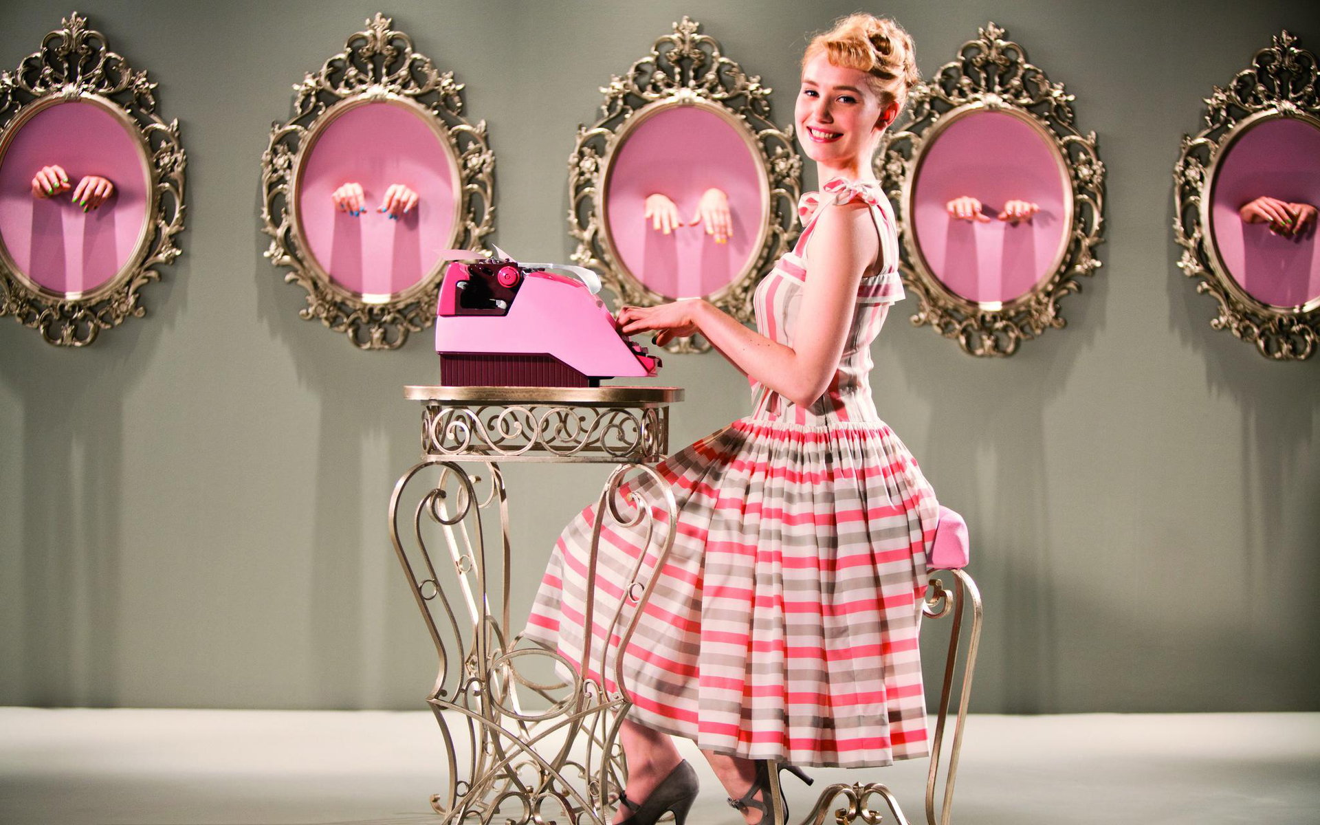 Déborah François with pink typewriter HD Wallpaper
