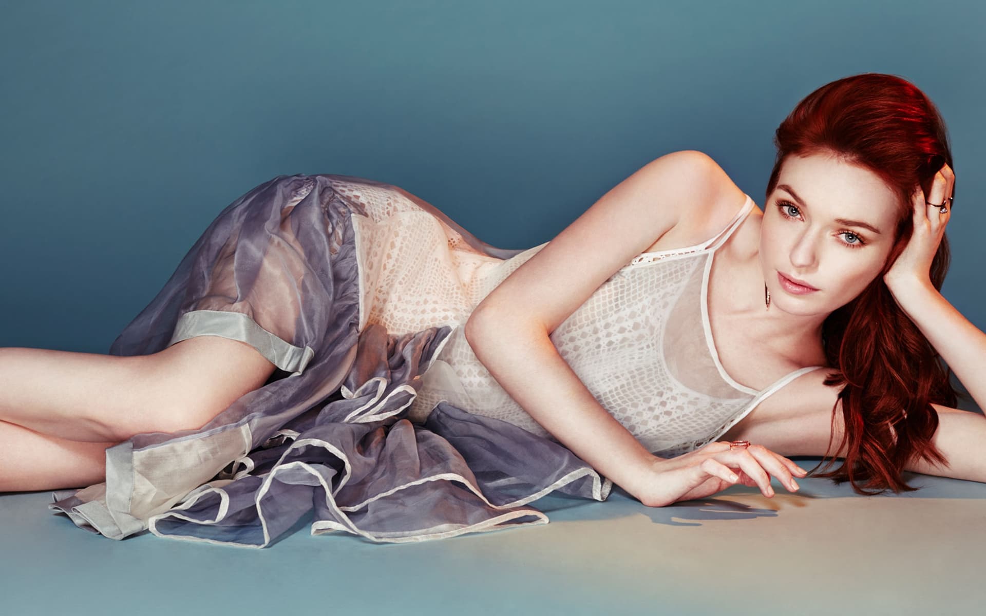Eleanor Tomlinson lying down HD Wallpaper