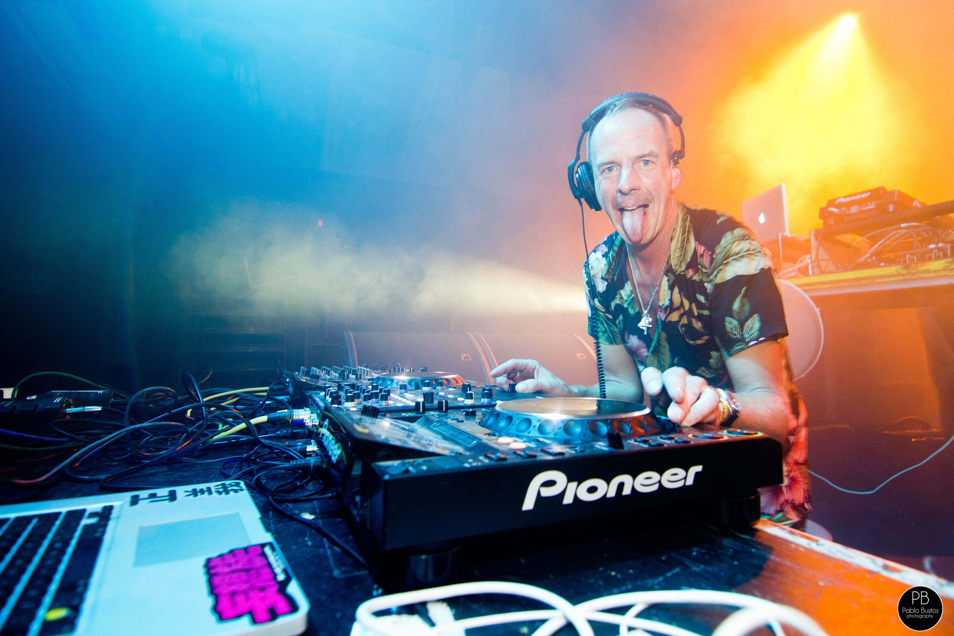 Fatboy Slim DJing with Pioneer Equipment HD Wallpaper
