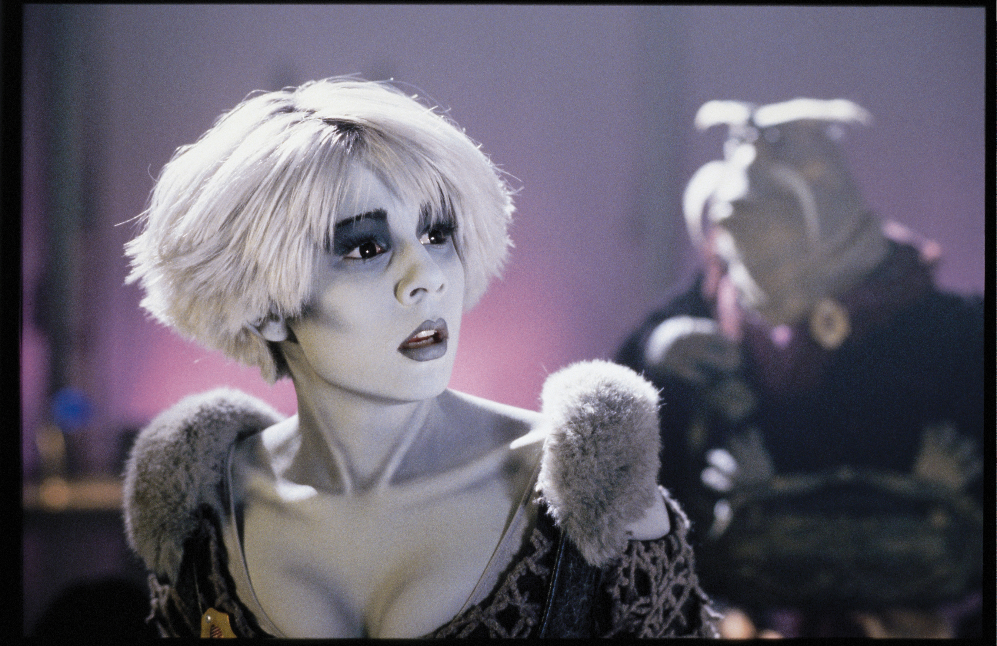 Gigi Edgley as Chiana from Farscape HD Wallpaper