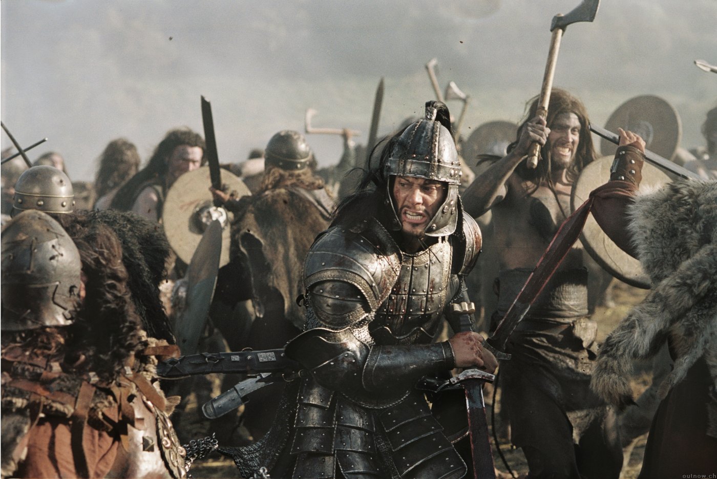 Ioan Gruffudd in a battle scene HD Wallpaper