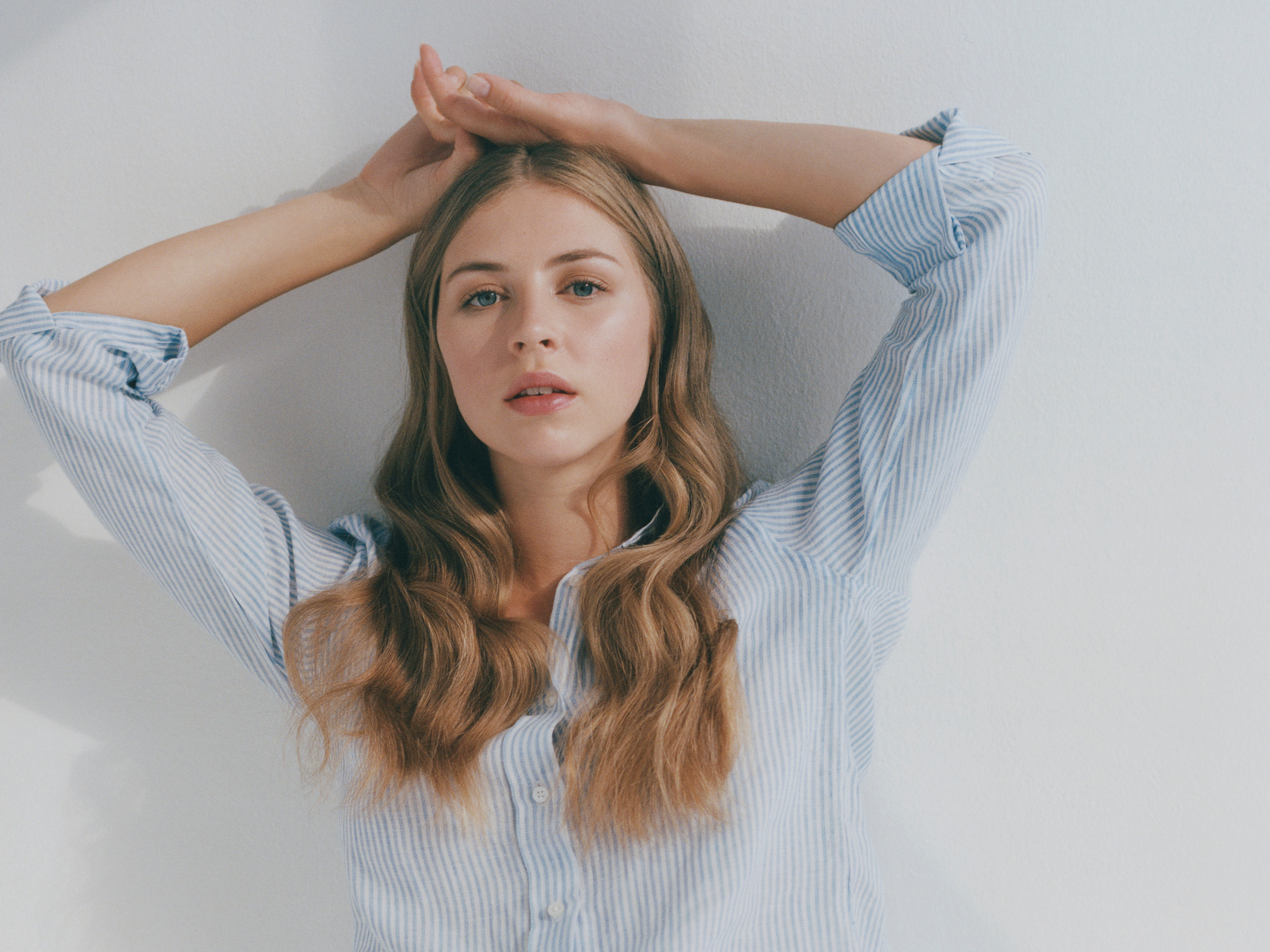 Hermione Corfield in Striped Shirt with Wavy Hair HD Wallpaper