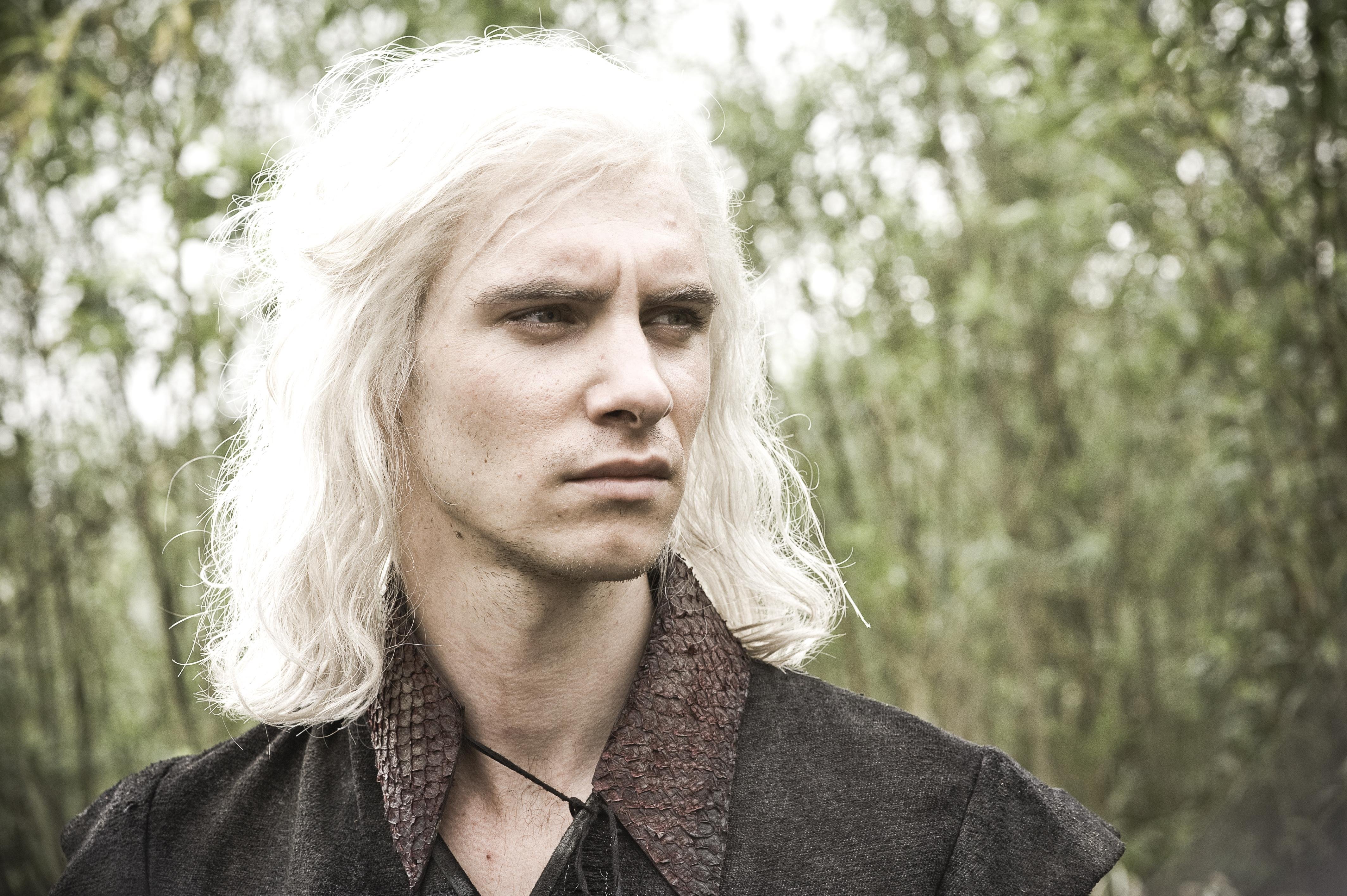 Harry Lloyd as Daenerys Targaryen's brother Viserys from Game of Thrones HD Wallpaper