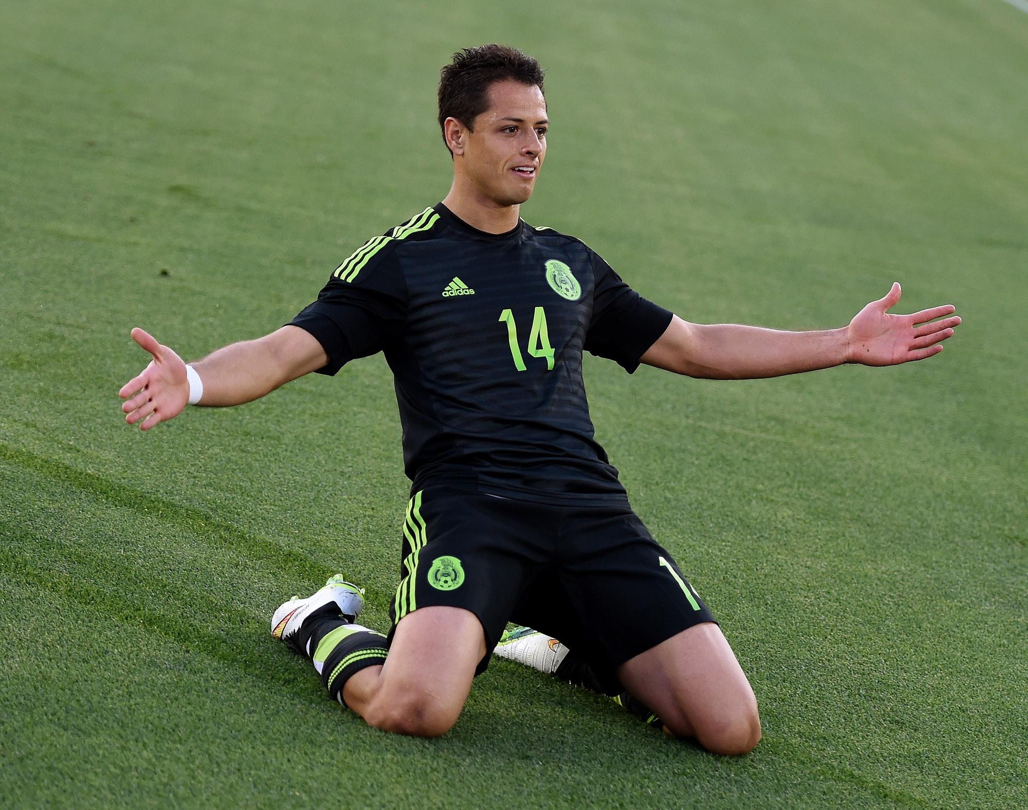 Javier Hernández in Mexico Soccer Jersey HD Wallpaper