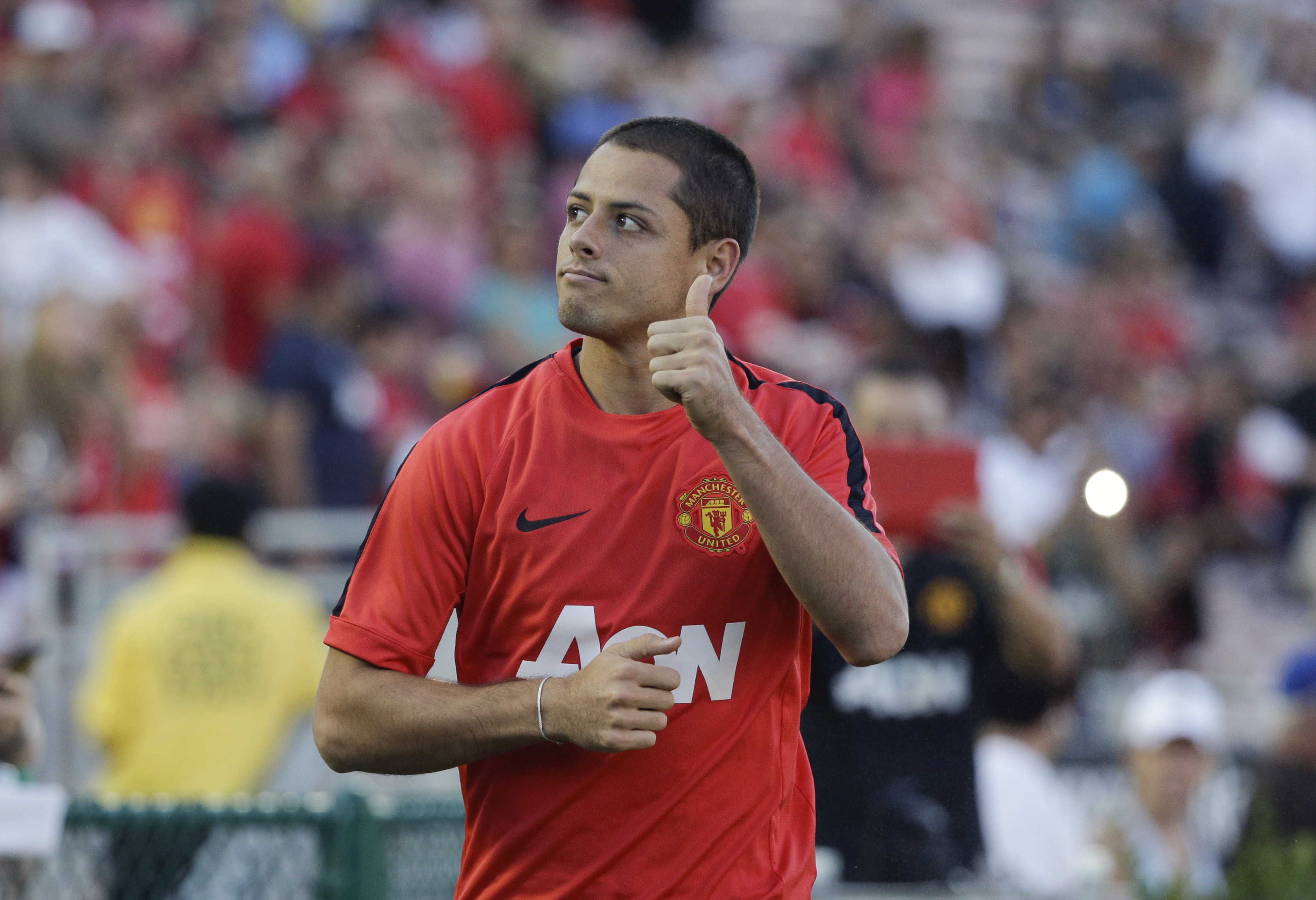 Javier Hernández giving thumbs up HD Wallpaper