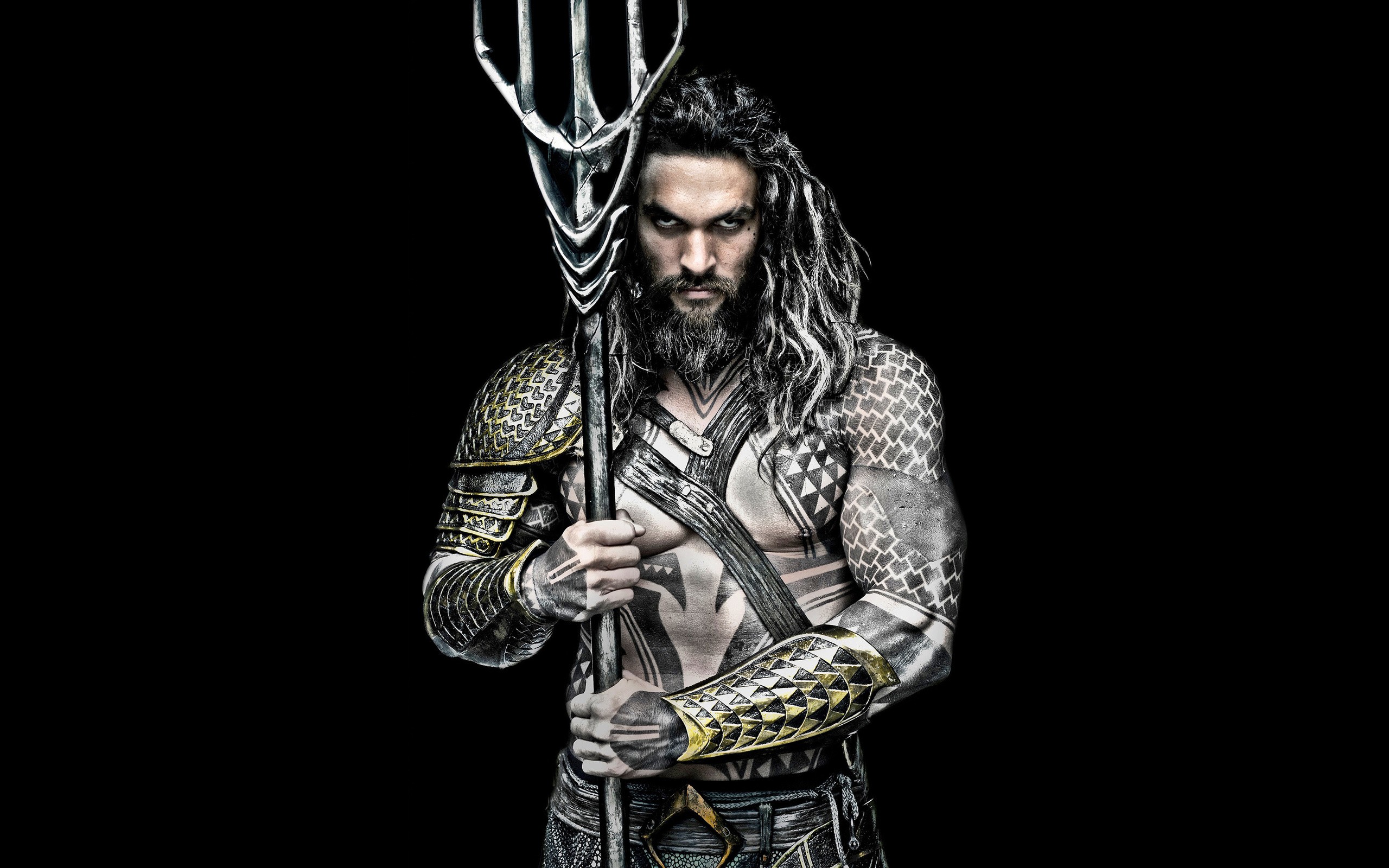 Aquaman holding a trident HD Wallpaper