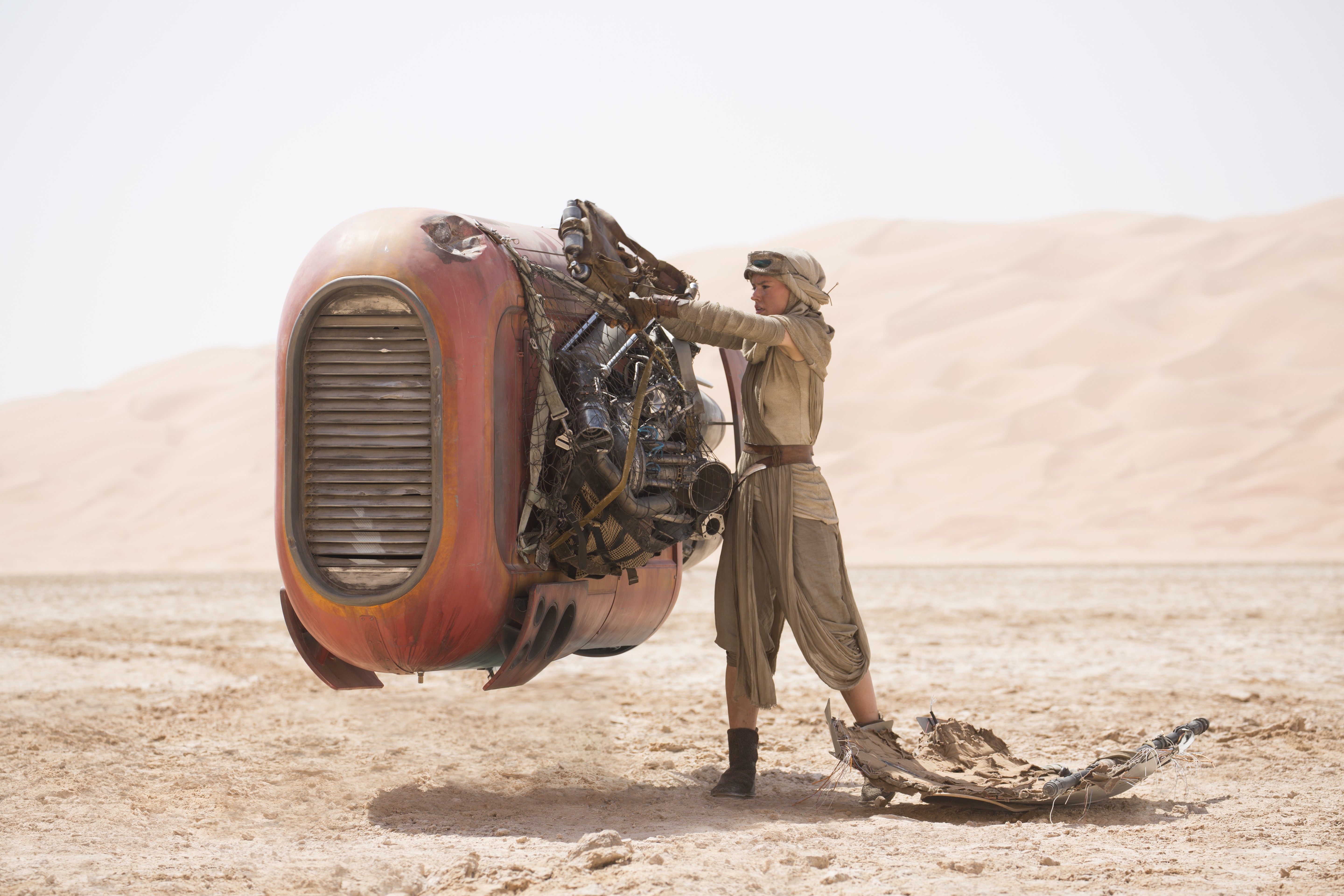 Rey from Star Wars repairing a speeder HD Wallpaper