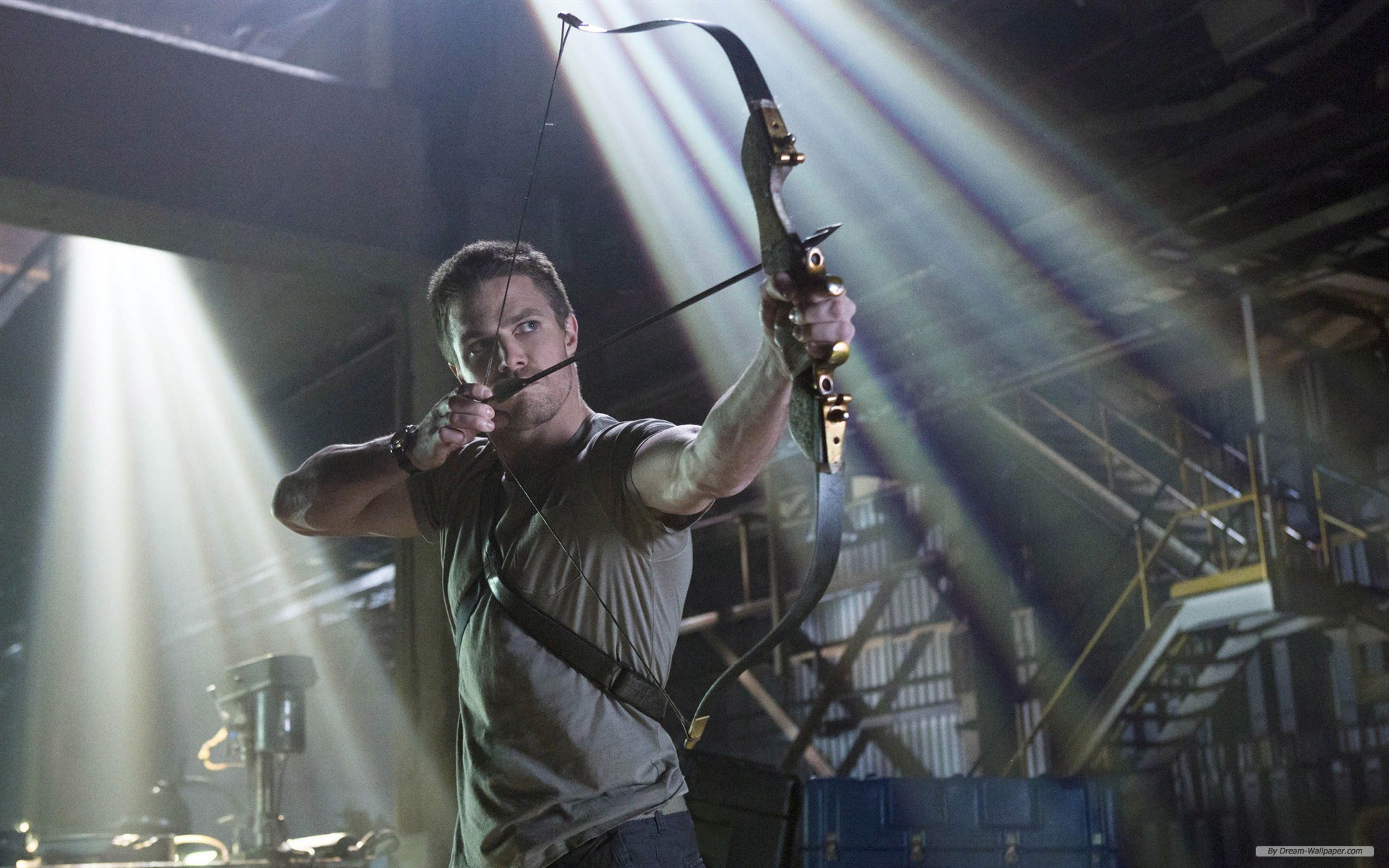 Green Arrow aiming a bow HD Wallpaper