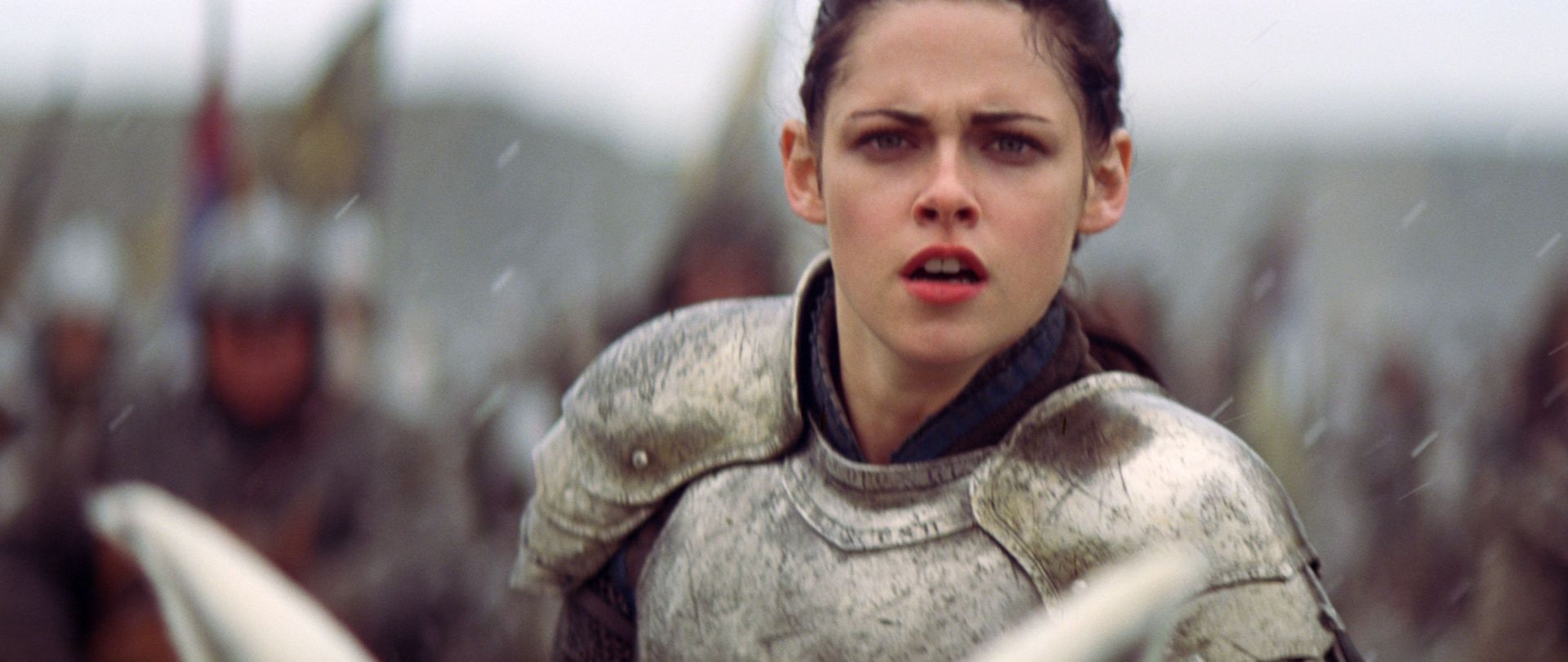 Kristen Stewart as Joan of Arc in Snow White and the Huntsman HD Wallpaper