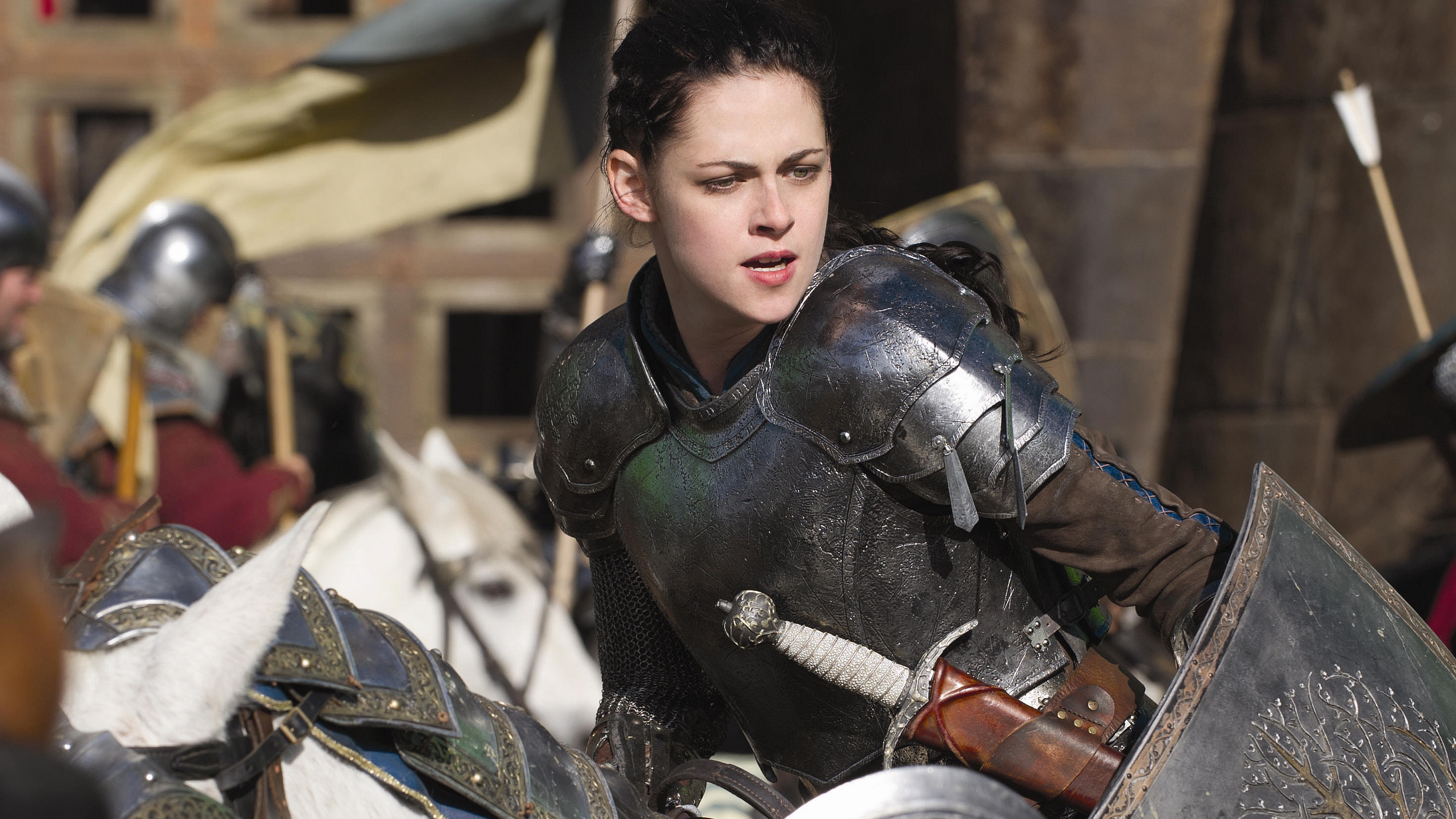 Kristen Stewart as Snow White in armor HD Wallpaper