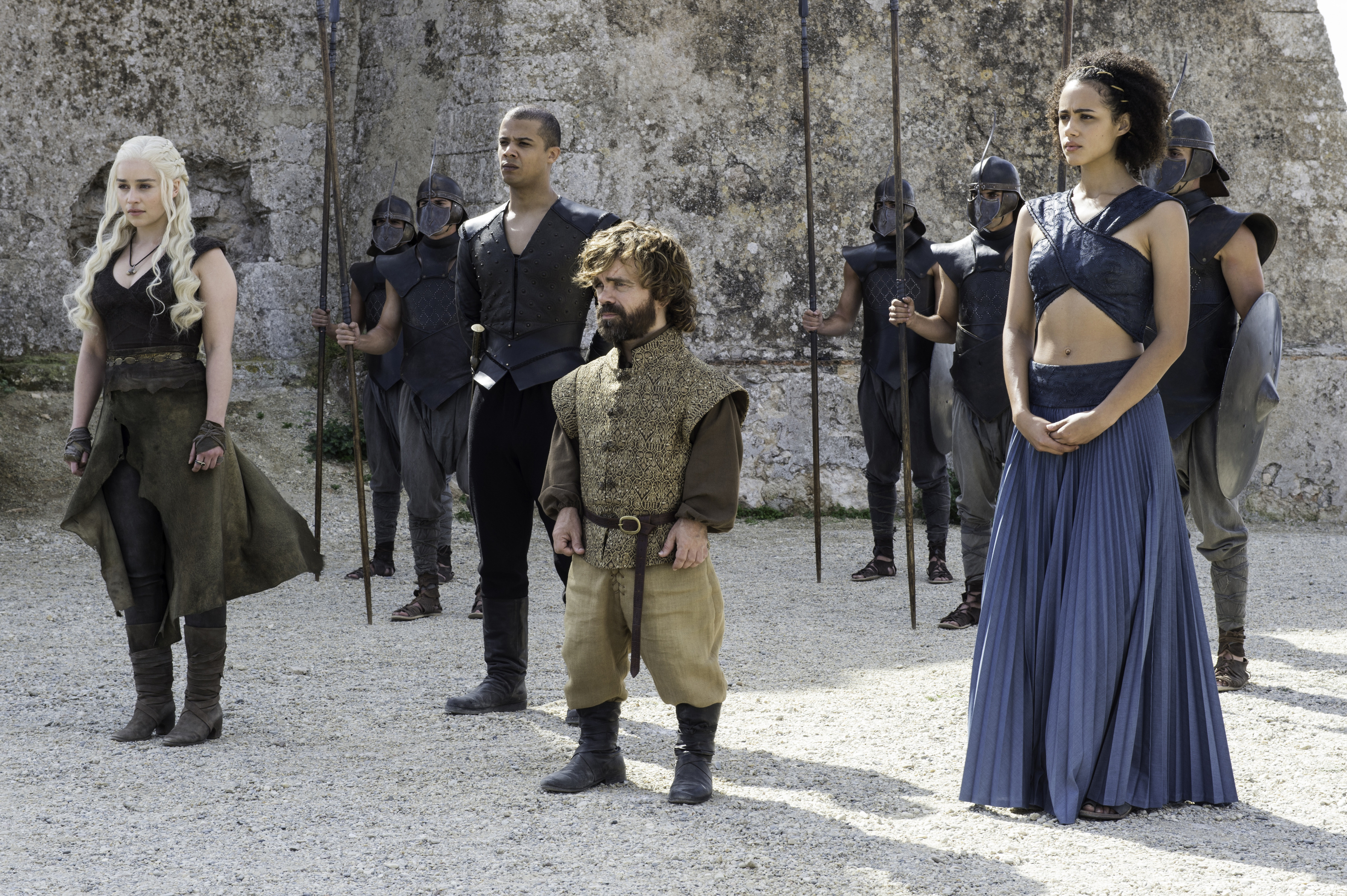 Daenerys Targaryen, Tyrion Lannister, and Unsullied soldiers HD Wallpaper