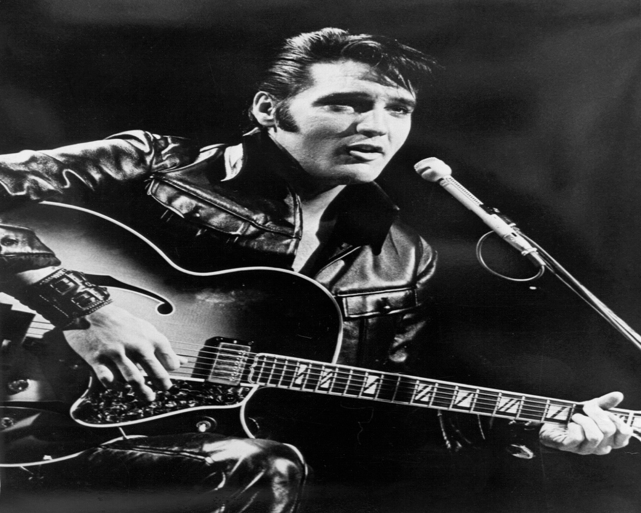Elvis Presley playing guitar HD Wallpaper