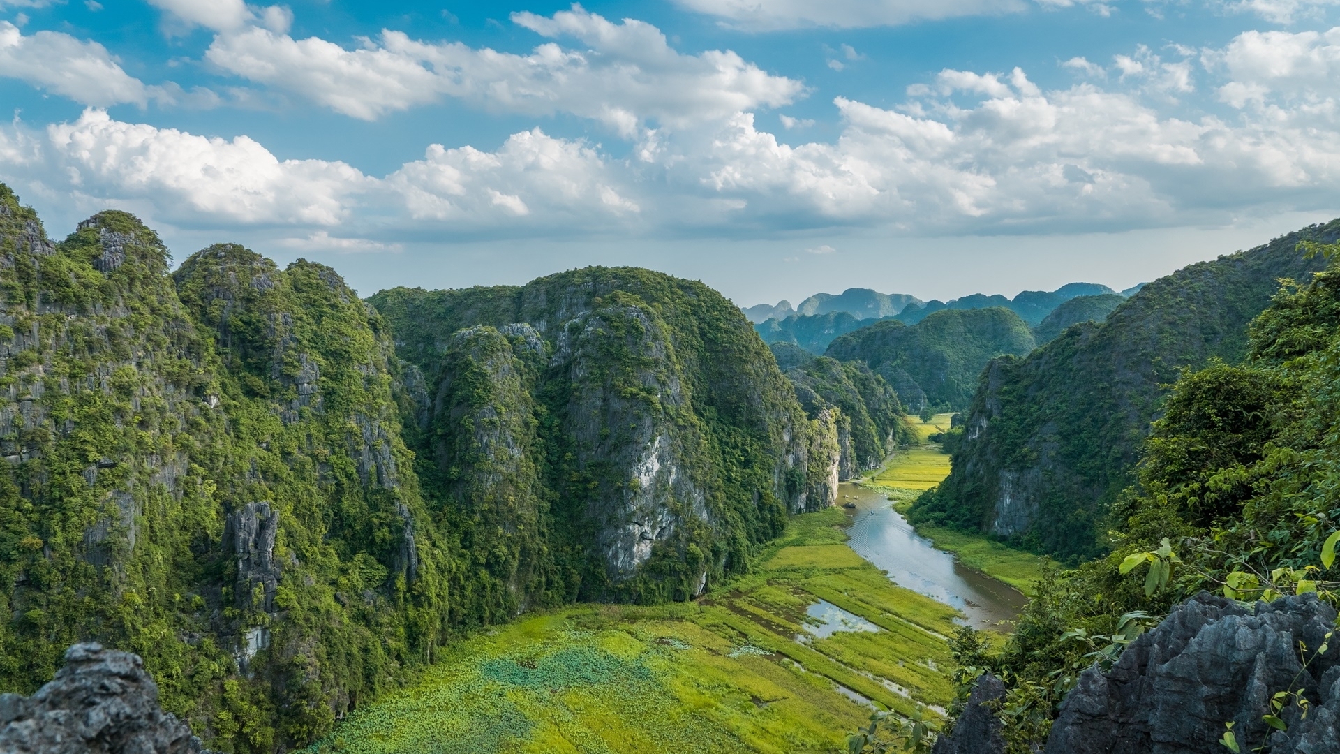 Limestone mountains and river valley in Vietnam HD Wallpaper