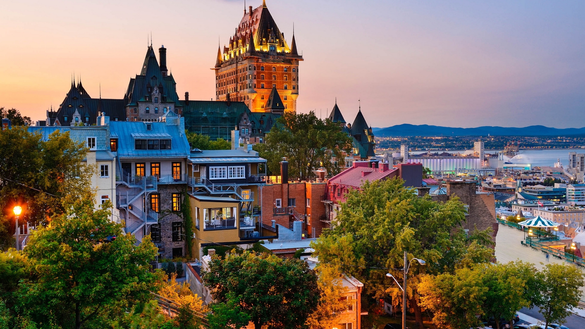 Scenic Quebec City at Sunset with Historic Architecture HD Wallpaper