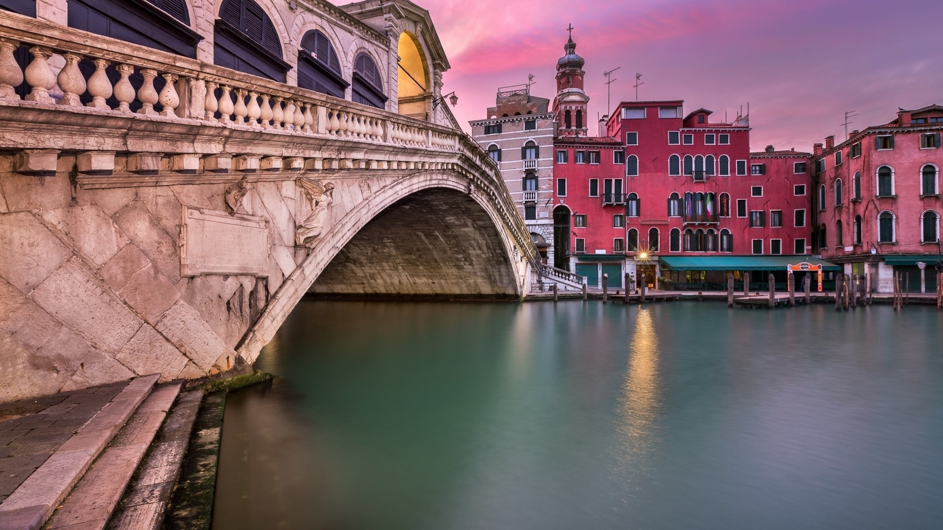 Rialto Bridge and Grand Canal at sunset, Venice, Italy HD Wallpaper