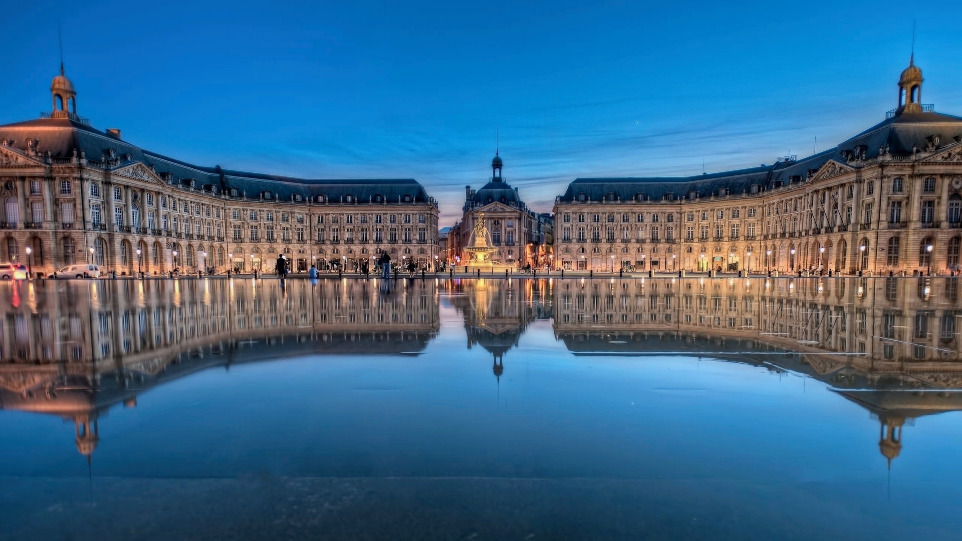 Place de la Bourse reflection at dusk HD Wallpaper