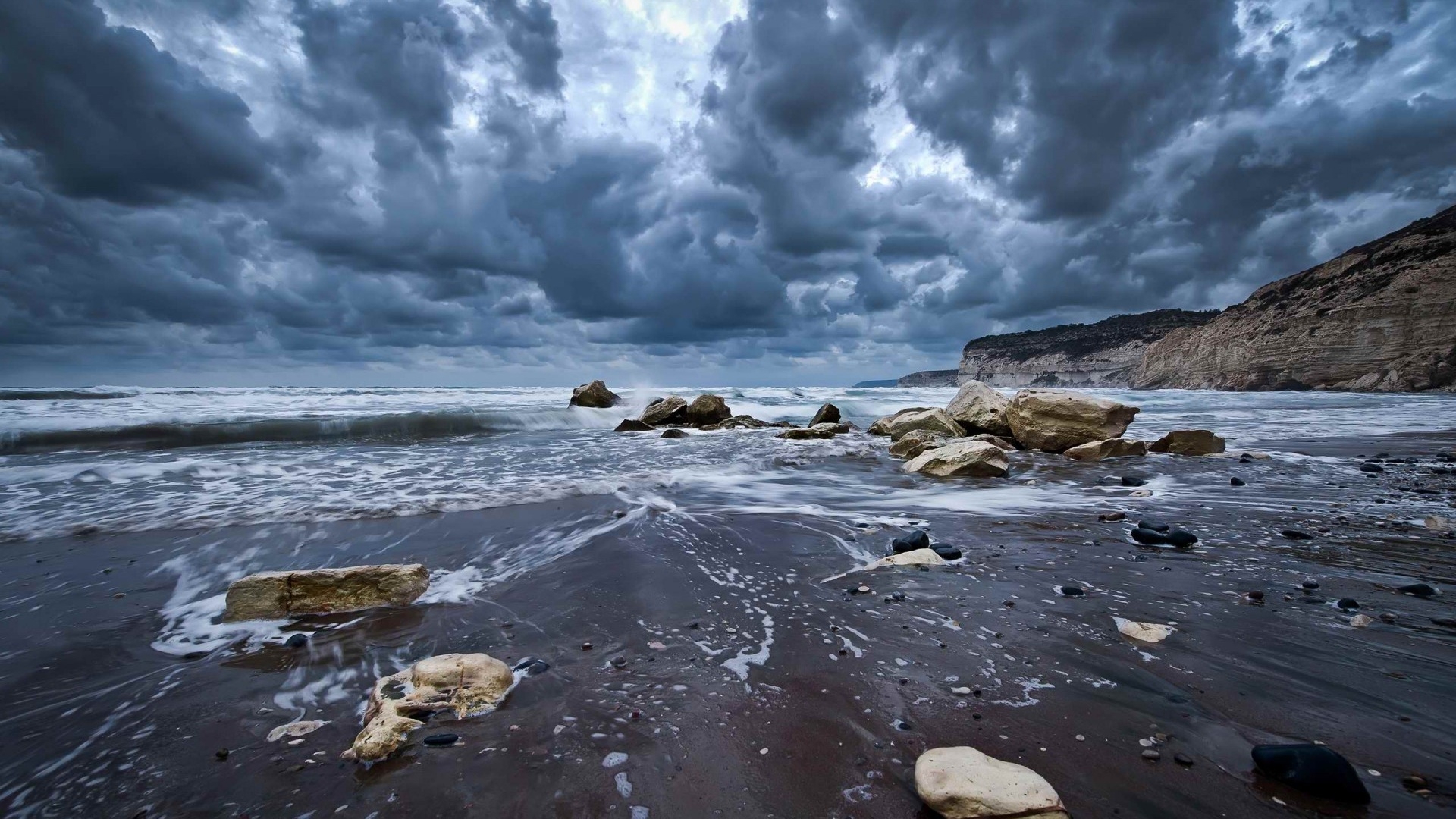 Stormy beach with waves crashing on rocks and cliffs HD Wallpaper