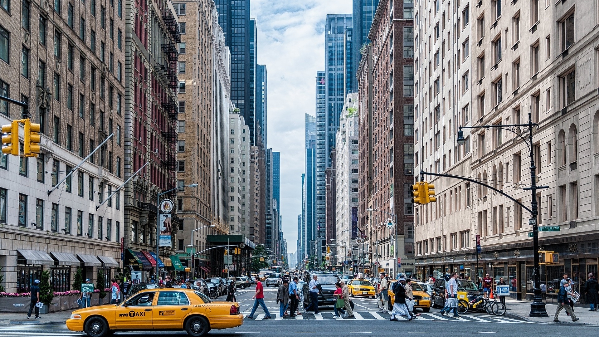 Yellow Taxi on a Busy New York City Street HD Wallpaper