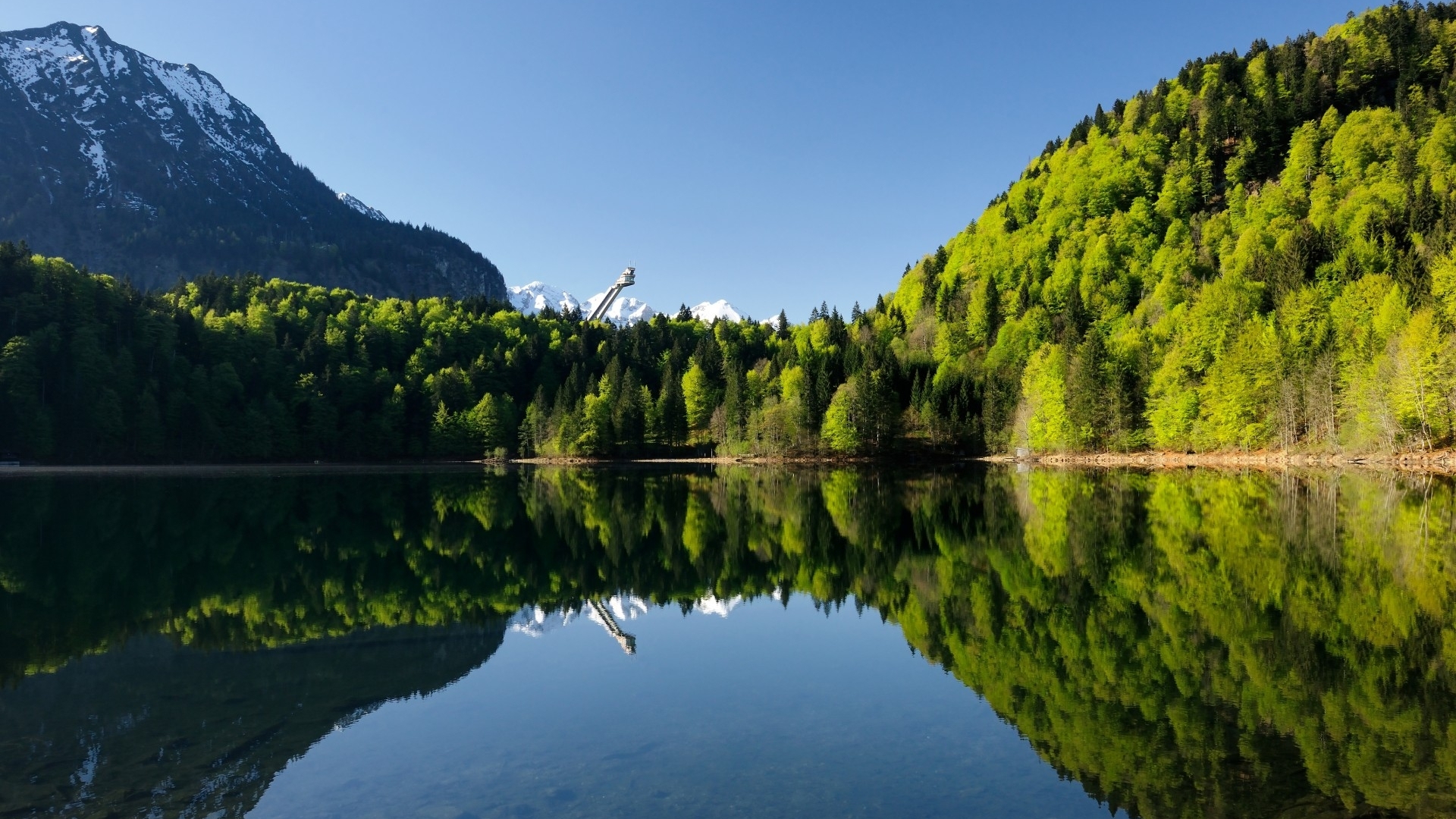 Serene Mountain Lake with Forest Reflection HD Wallpaper