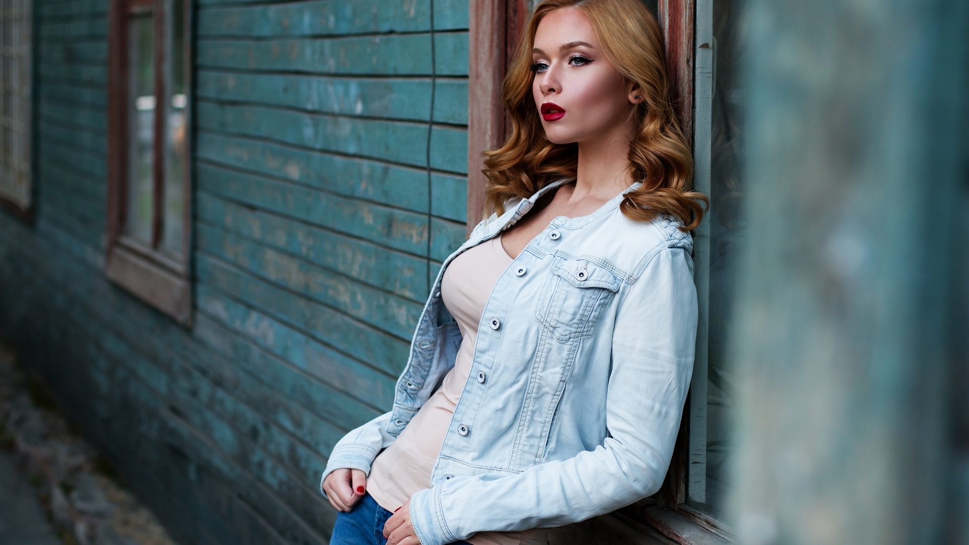 Woman in denim jacket leaning against a wooden wall HD Wallpaper