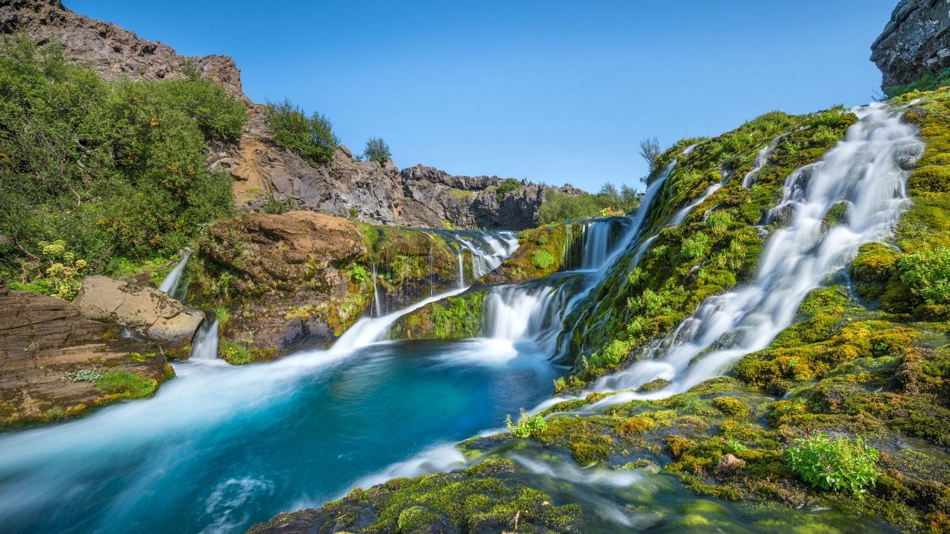 Waterfalls in Iceland HD Wallpaper