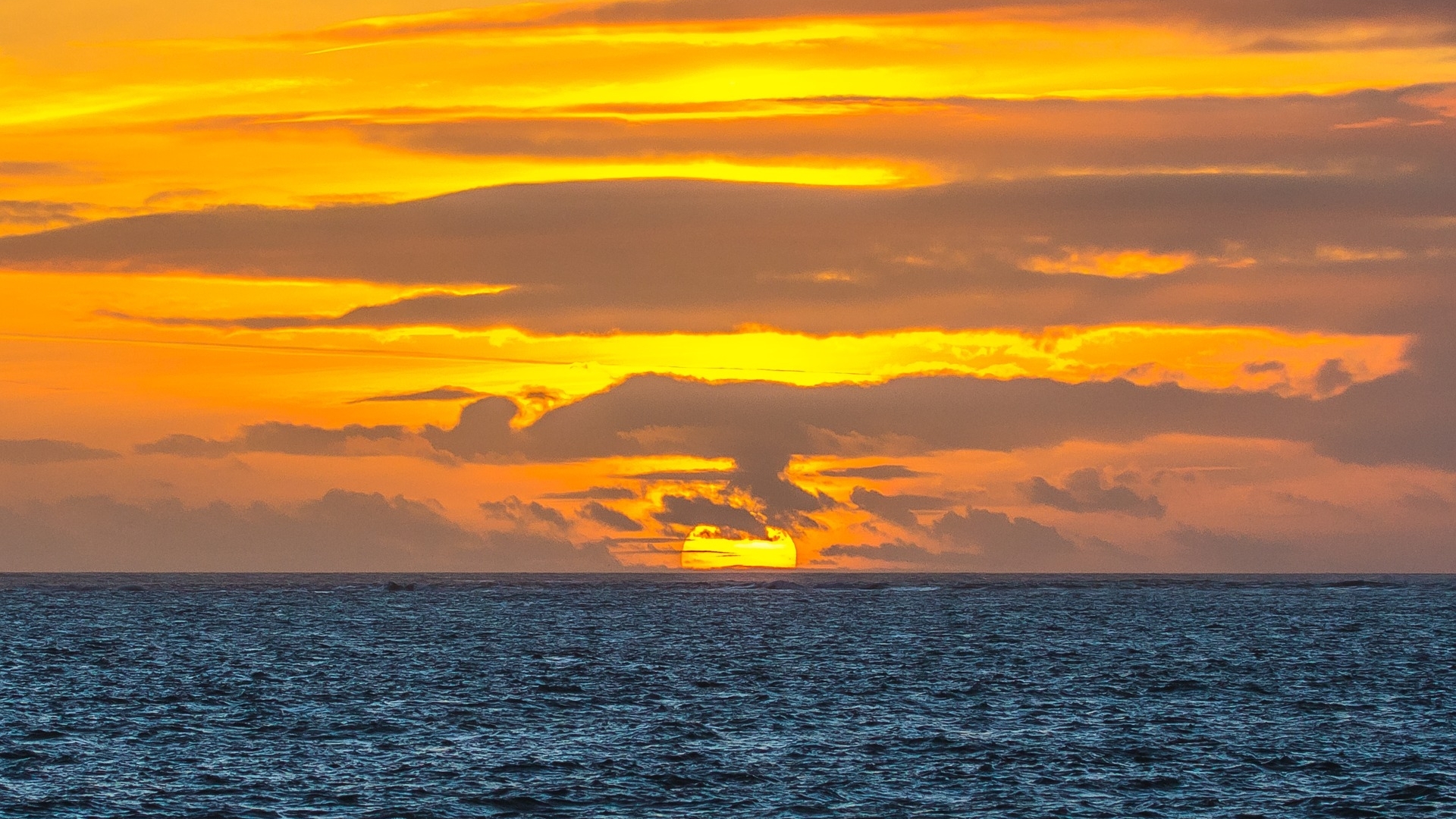 Sunset over the ocean with clouds HD Wallpaper