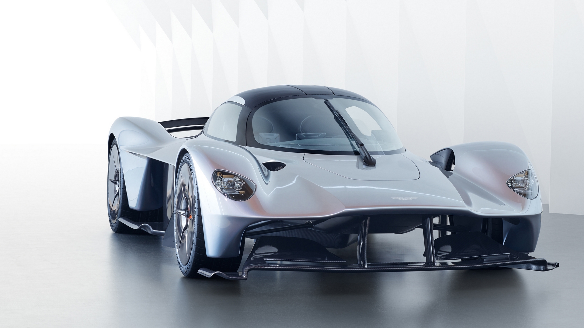 Aston Martin Valkyrie hypercar HD Wallpaper