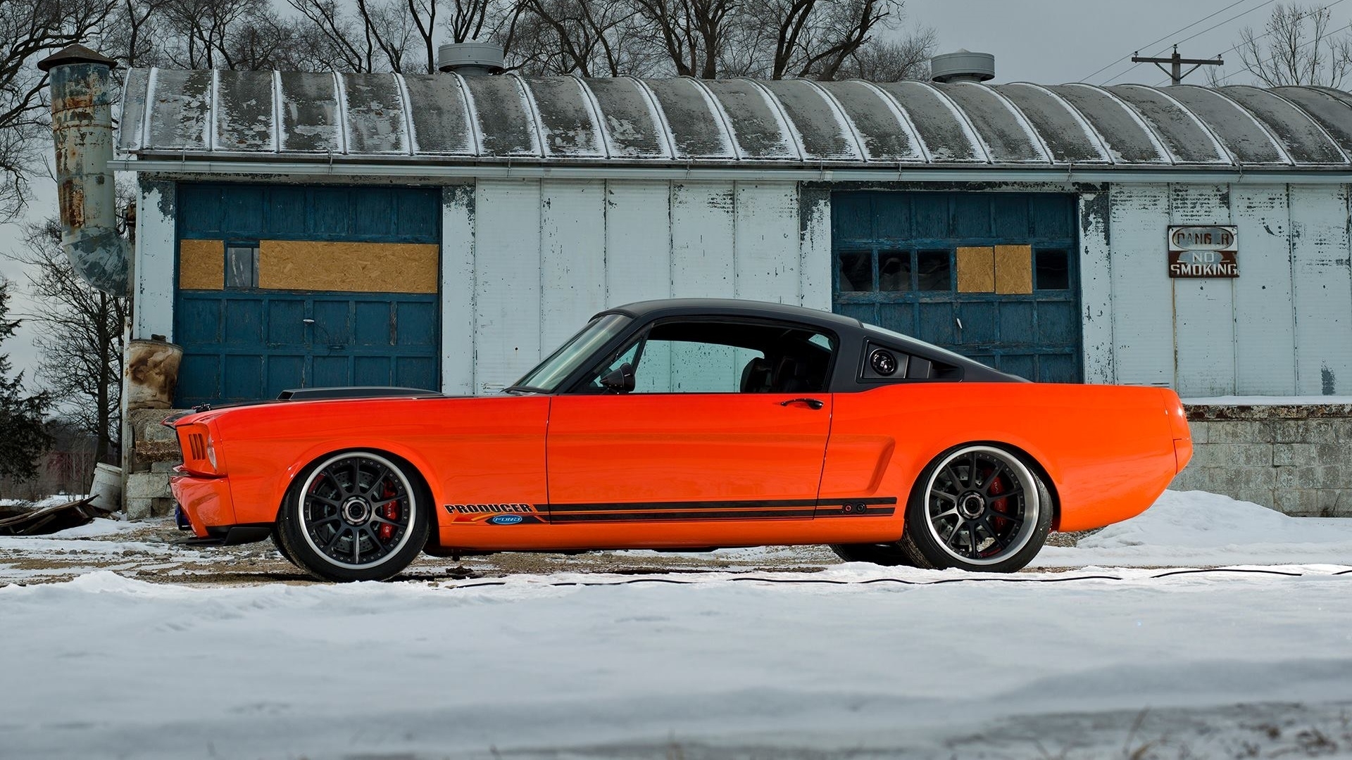 Ringbrothers Producer Mustang in front of a building HD Wallpaper