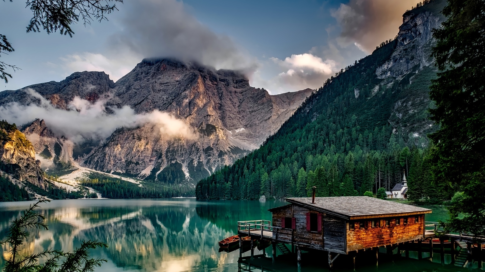 Serene Alpine Lake with Mountain Reflections HD Wallpaper