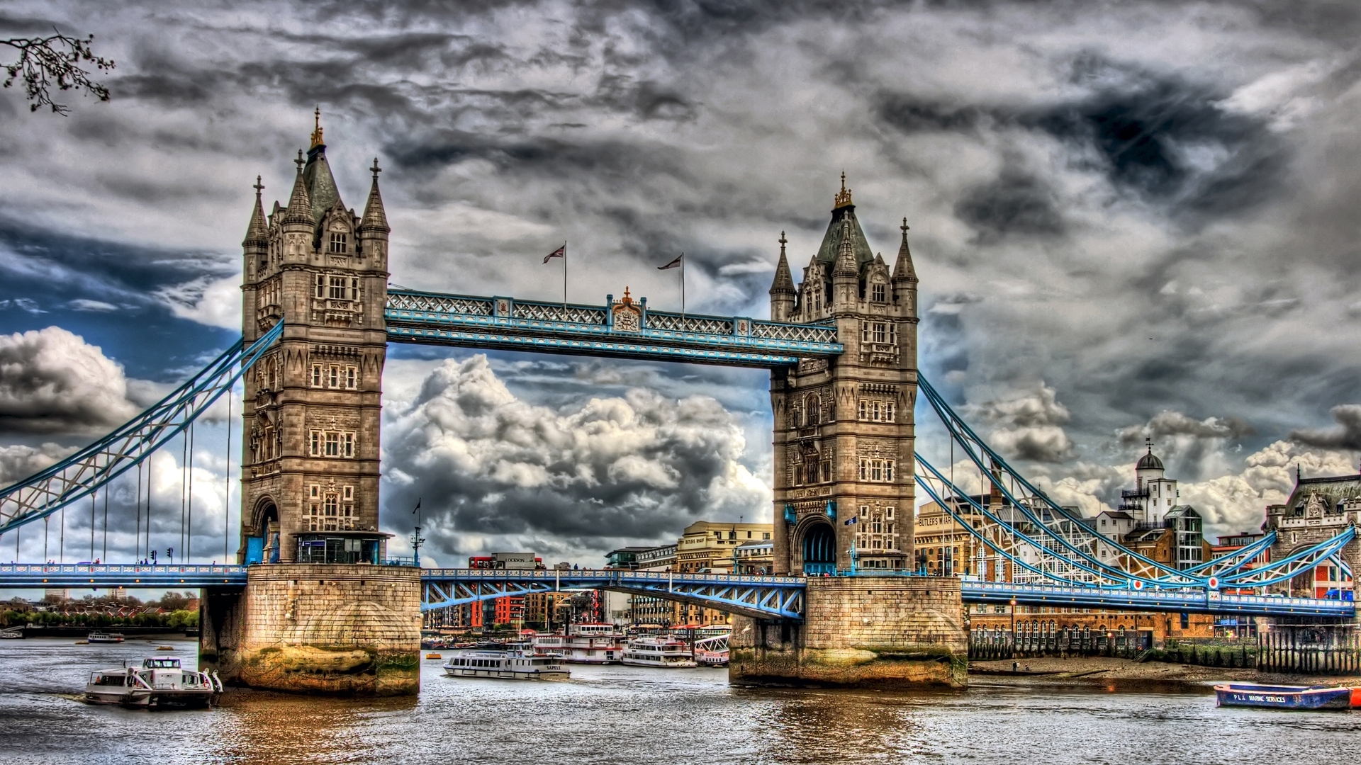 Tower Bridge over the River Thames in London HD Wallpaper