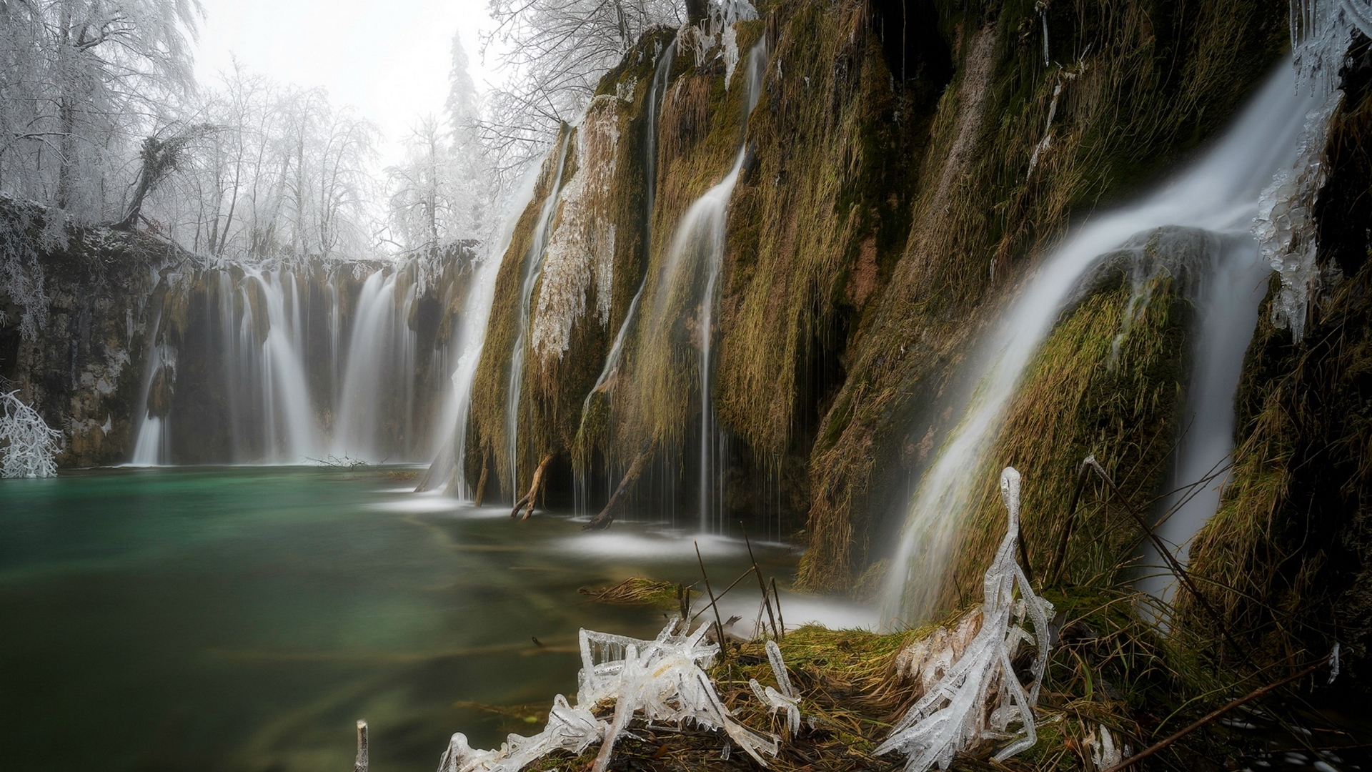Frozen waterfall in Plitvice Lakes National Park, Croatia HD Wallpaper