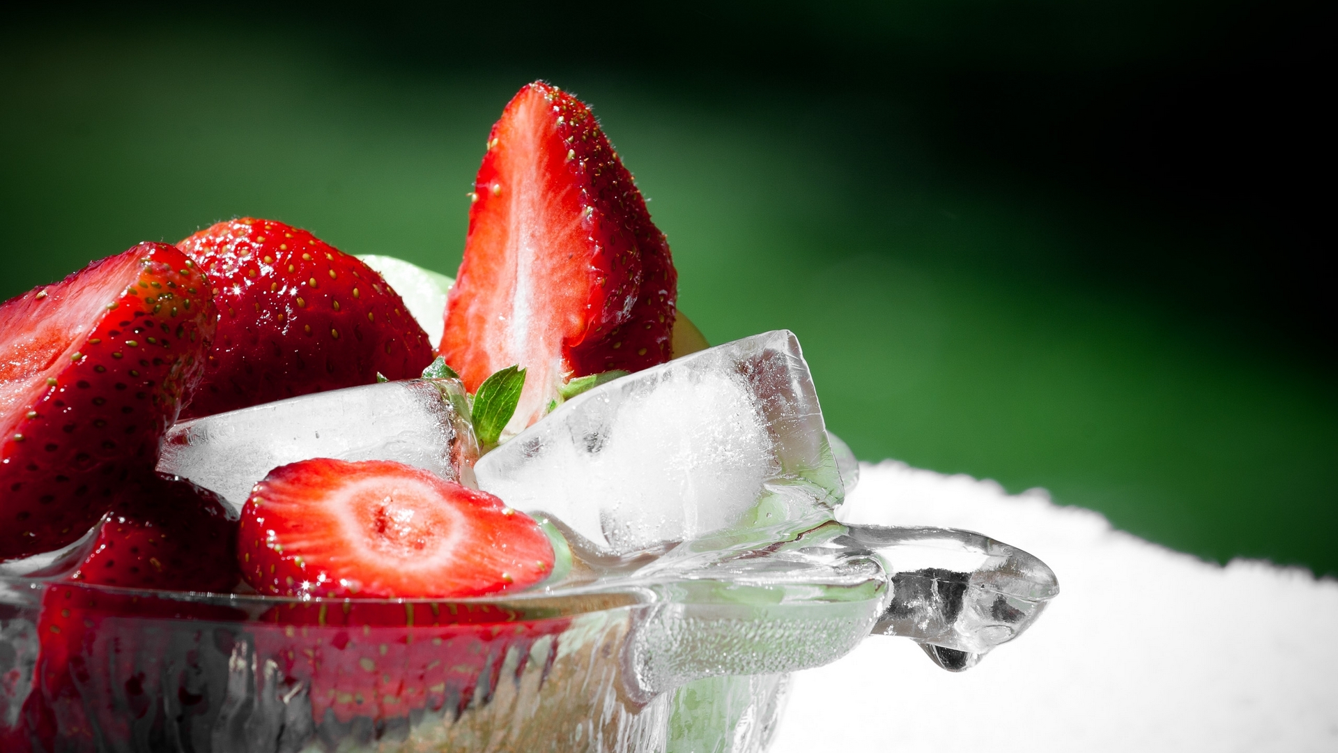 Strawberries and ice in a glass bowl HD Wallpaper